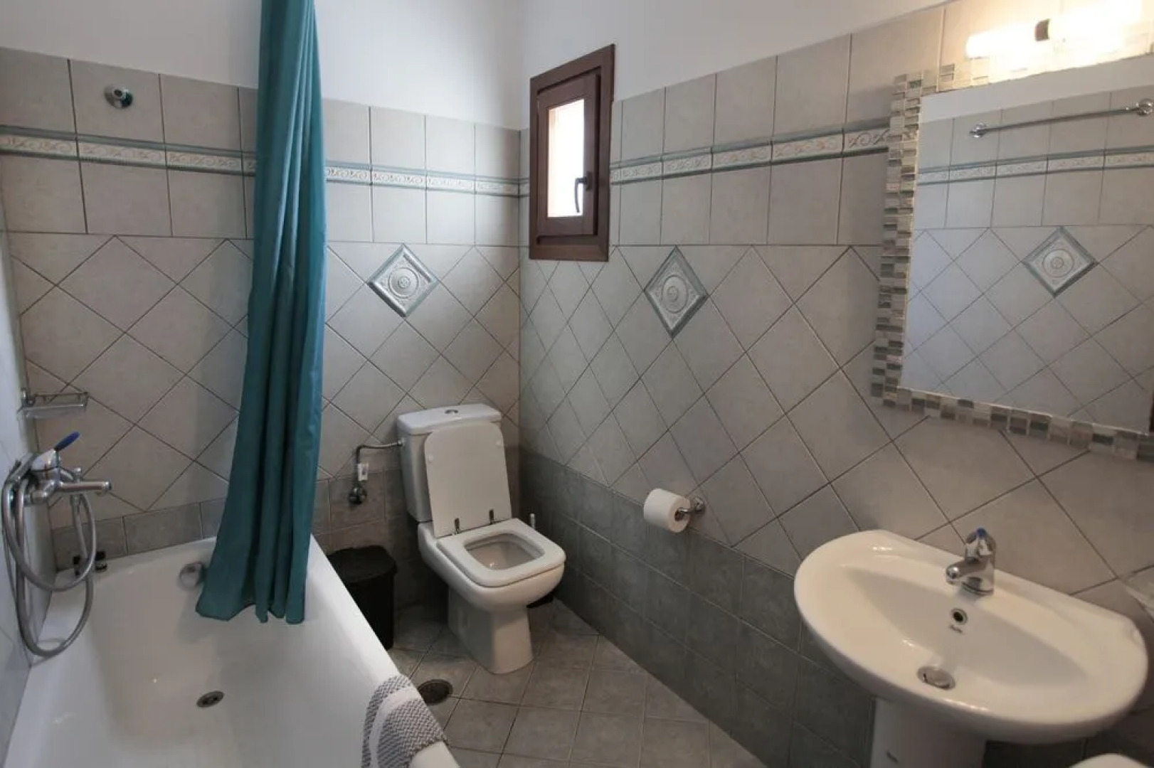 Anemonisia Skyrian Living