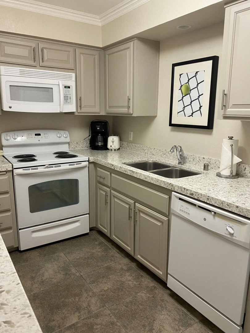 GetAways at Palm Springs Tennis Club