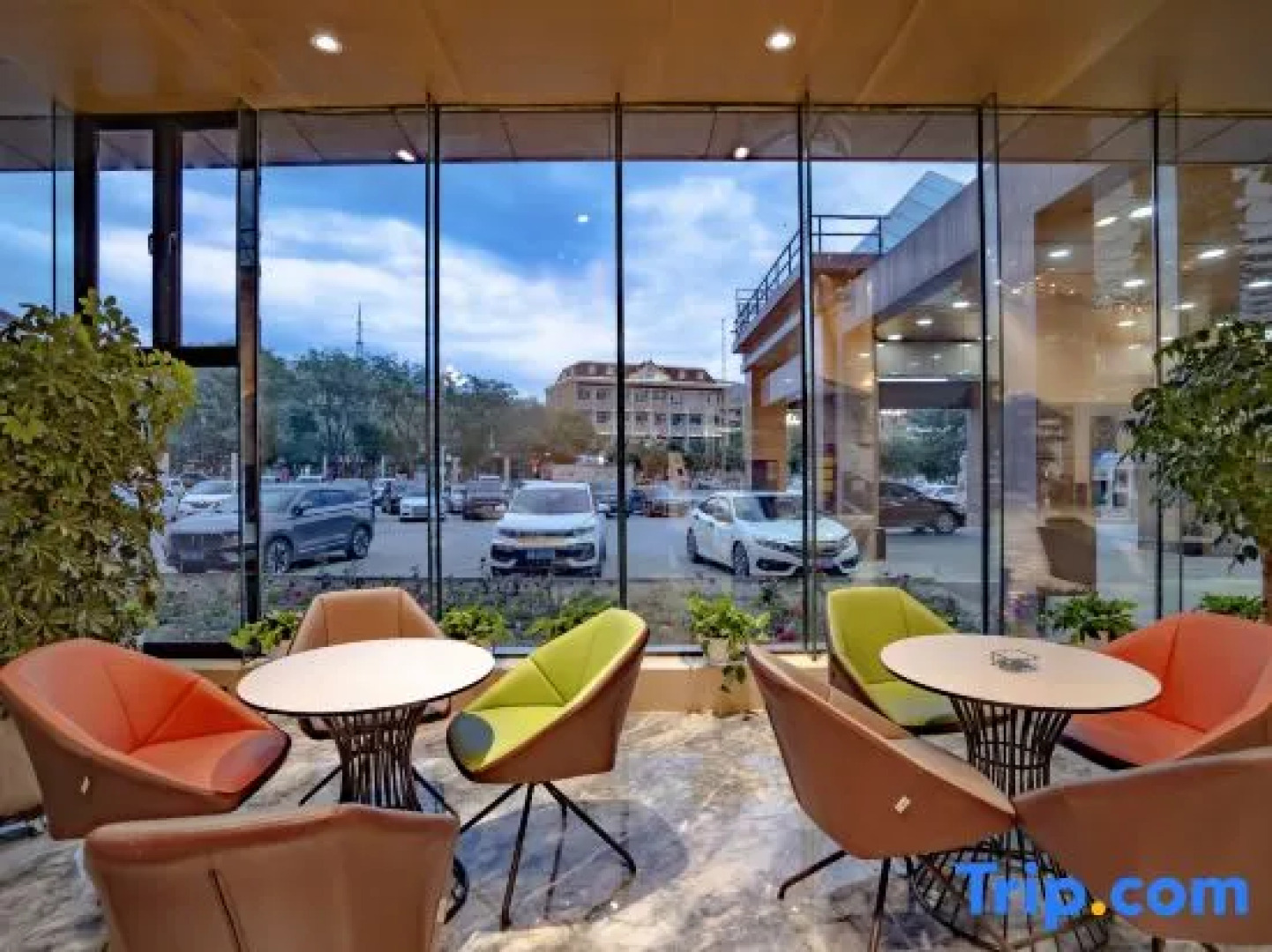 Holiday Inn Altay Golden Bridge