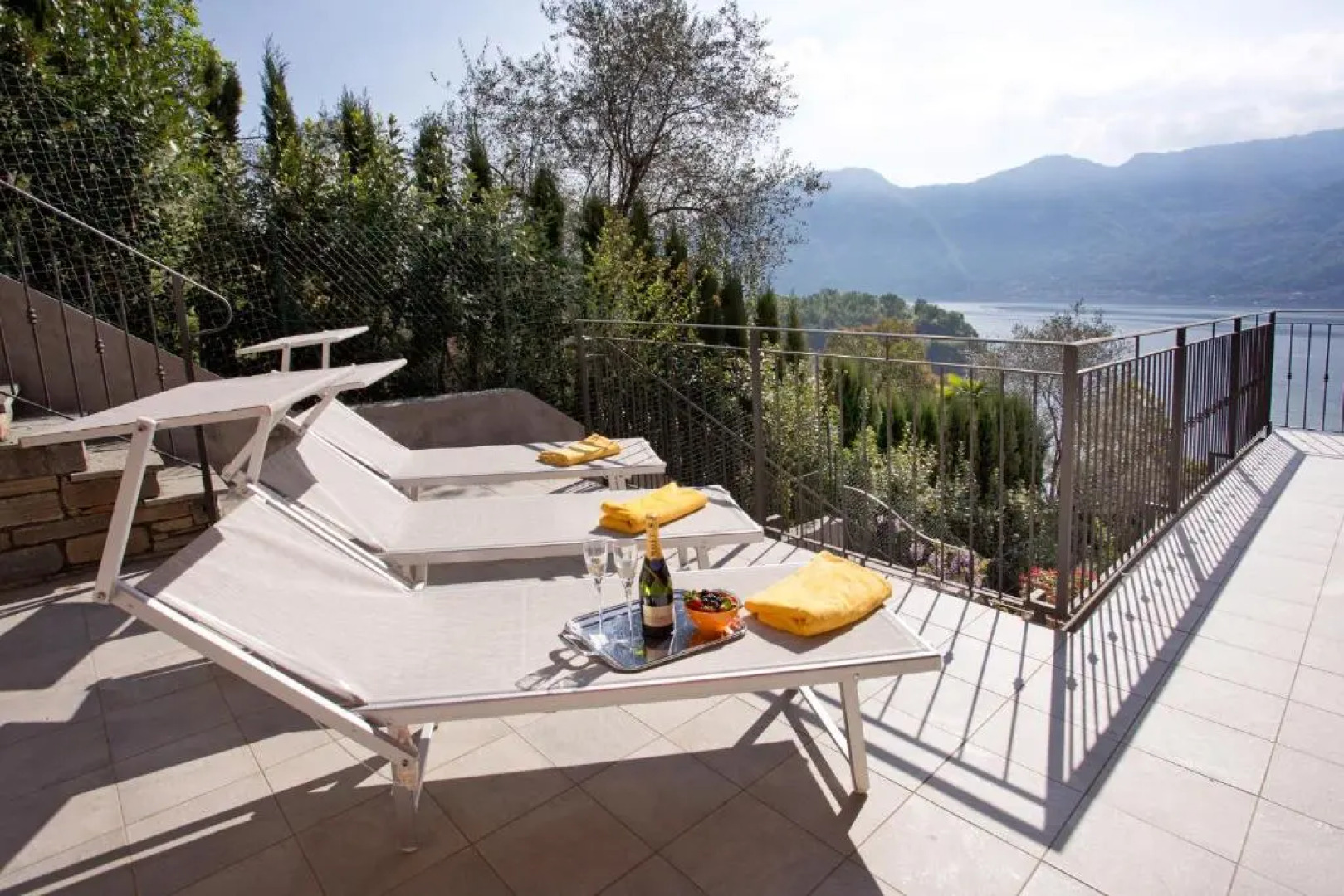 State of the Art Home Suite with 180° Panoramic Lake View, Pool, Sauna & Jacuzzi