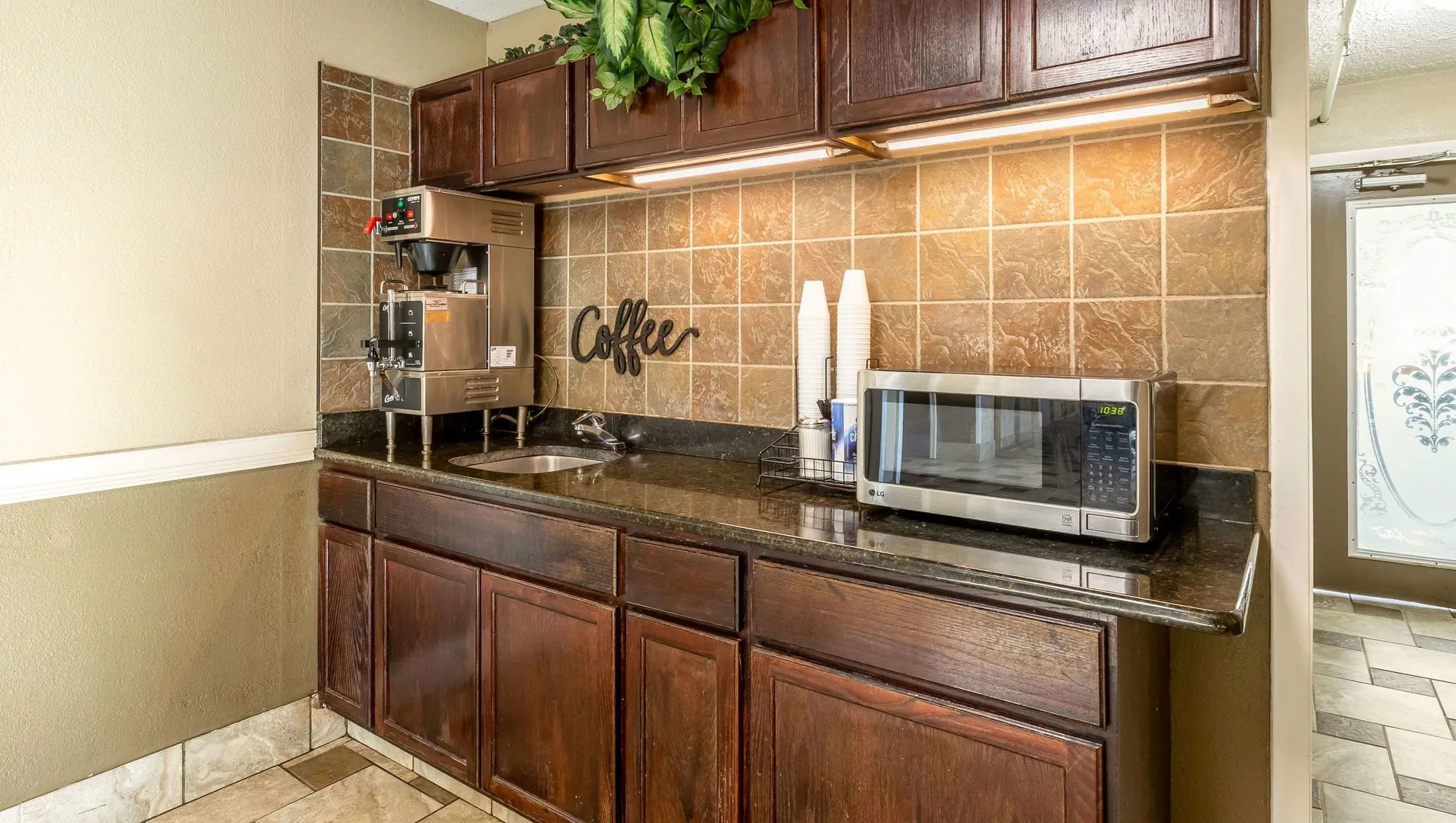 Magnuson Hotel Detroit Airport