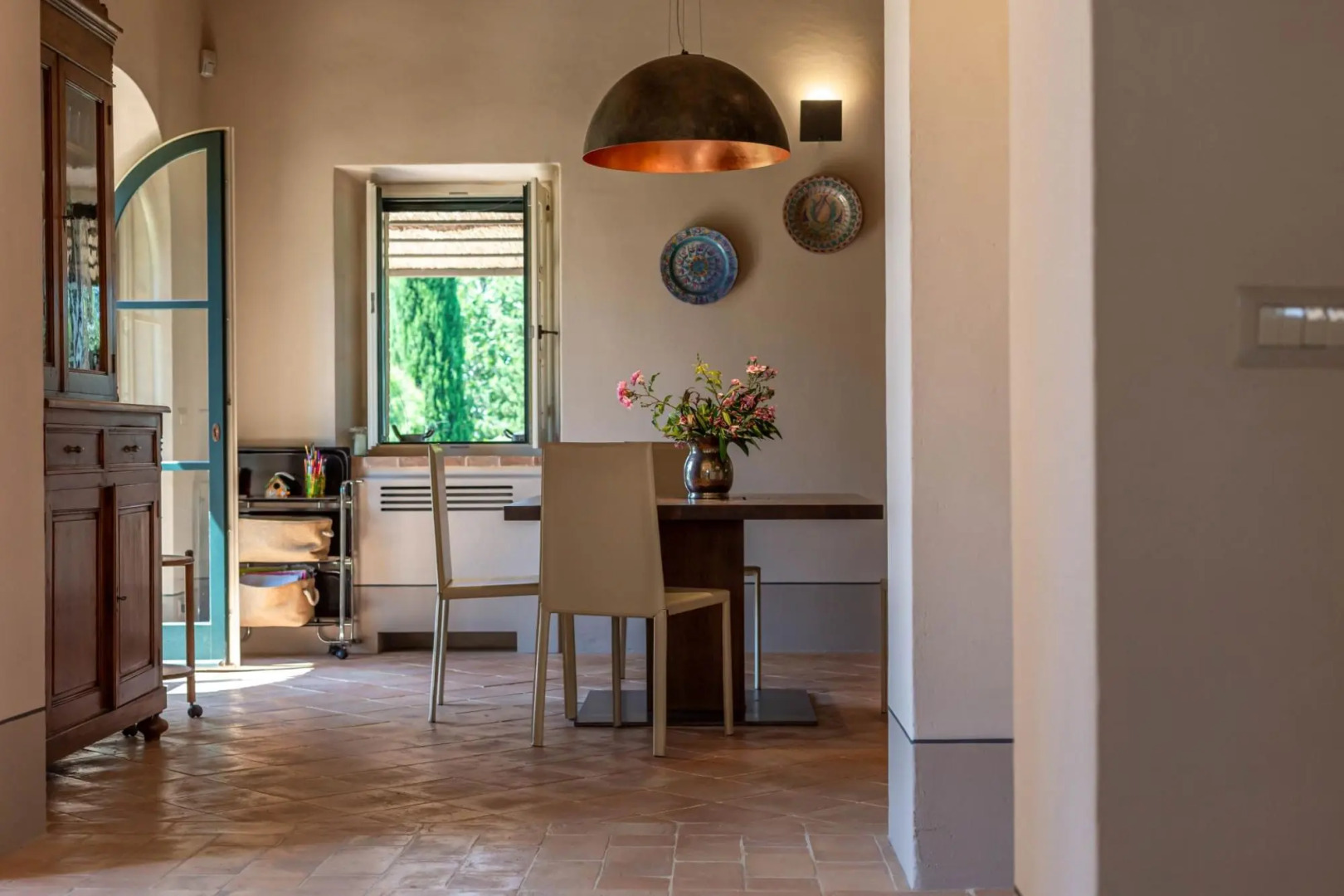 From this beautiful property, immersed in the Sienese countryside, you can enjoy sunsets with changi-Podere i Poggi
