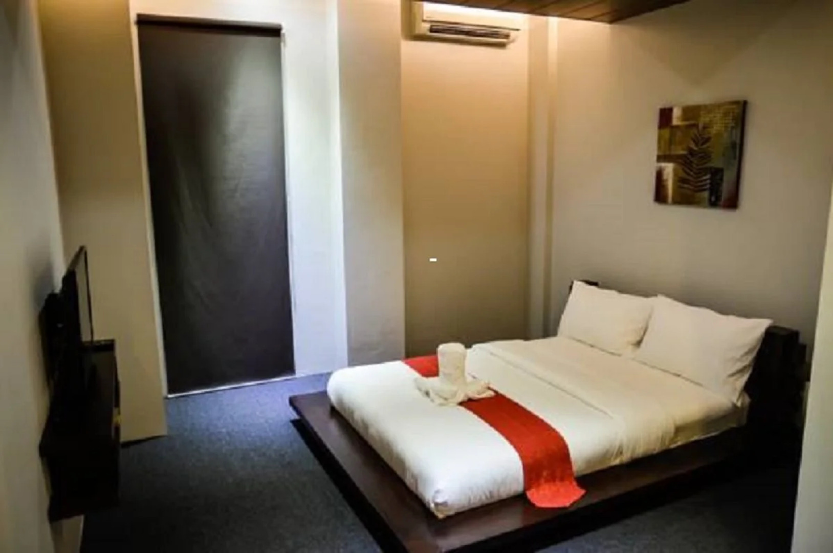 La Jenns Hotel and Resto Grill