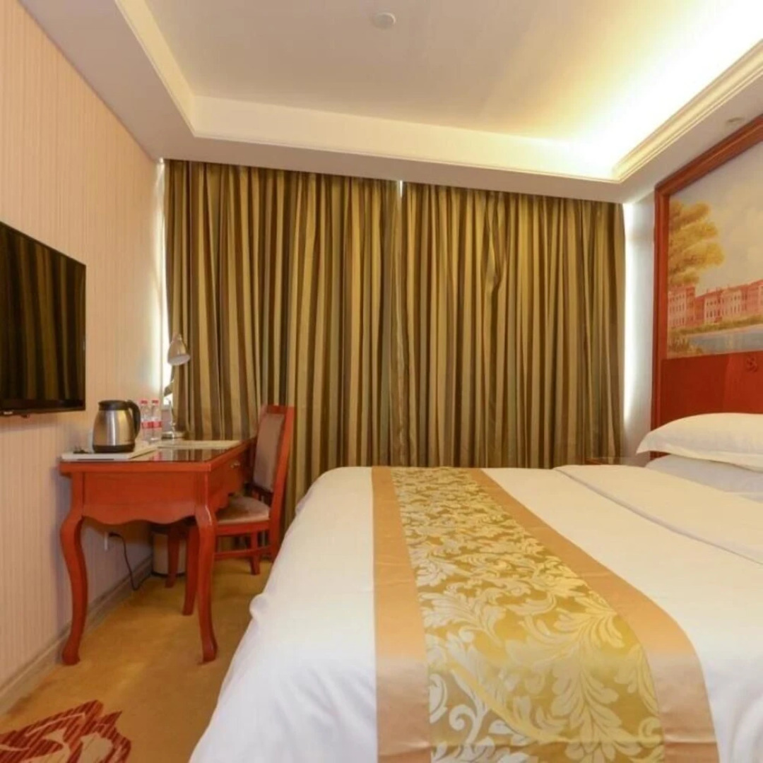 Vienna Hotel Guigang Central Square