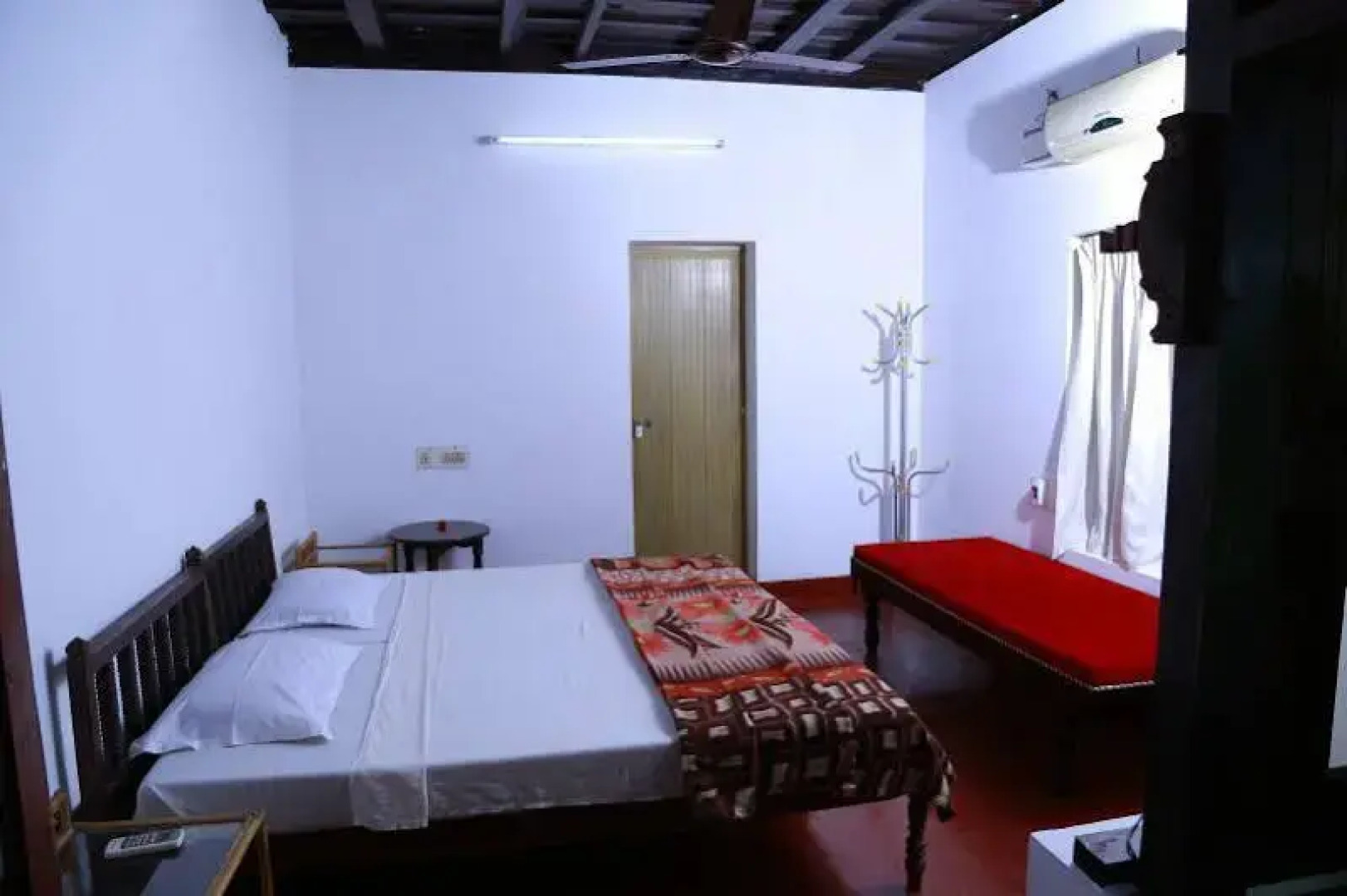 Lovedale Lakeside Homestay