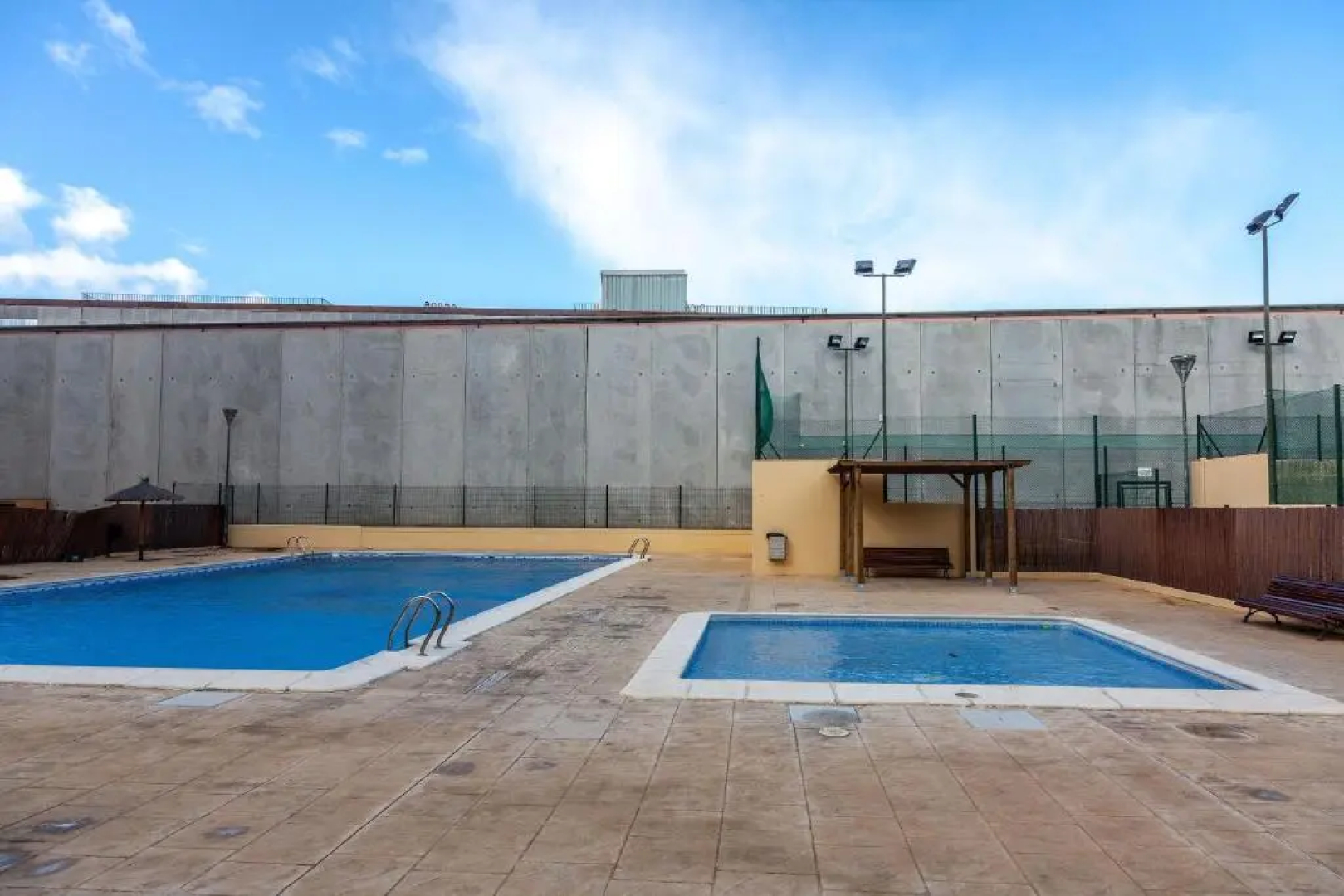 Valencia Flat Rental Swim and Paddle