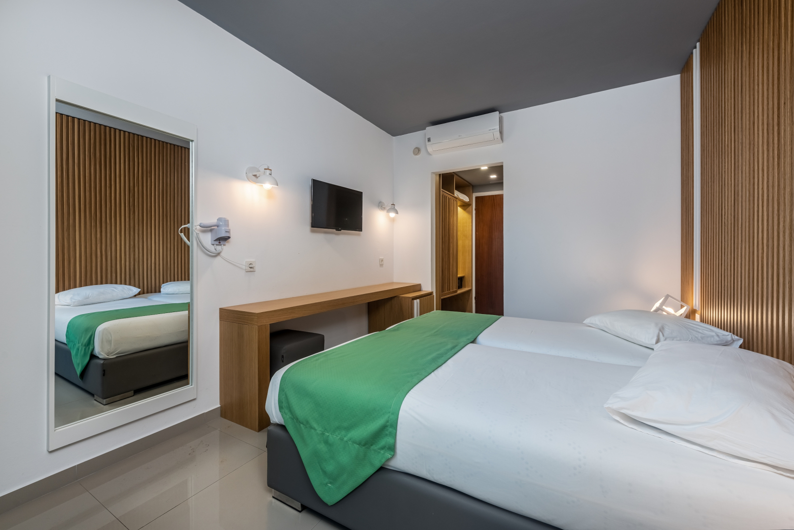 Zeus Hotel