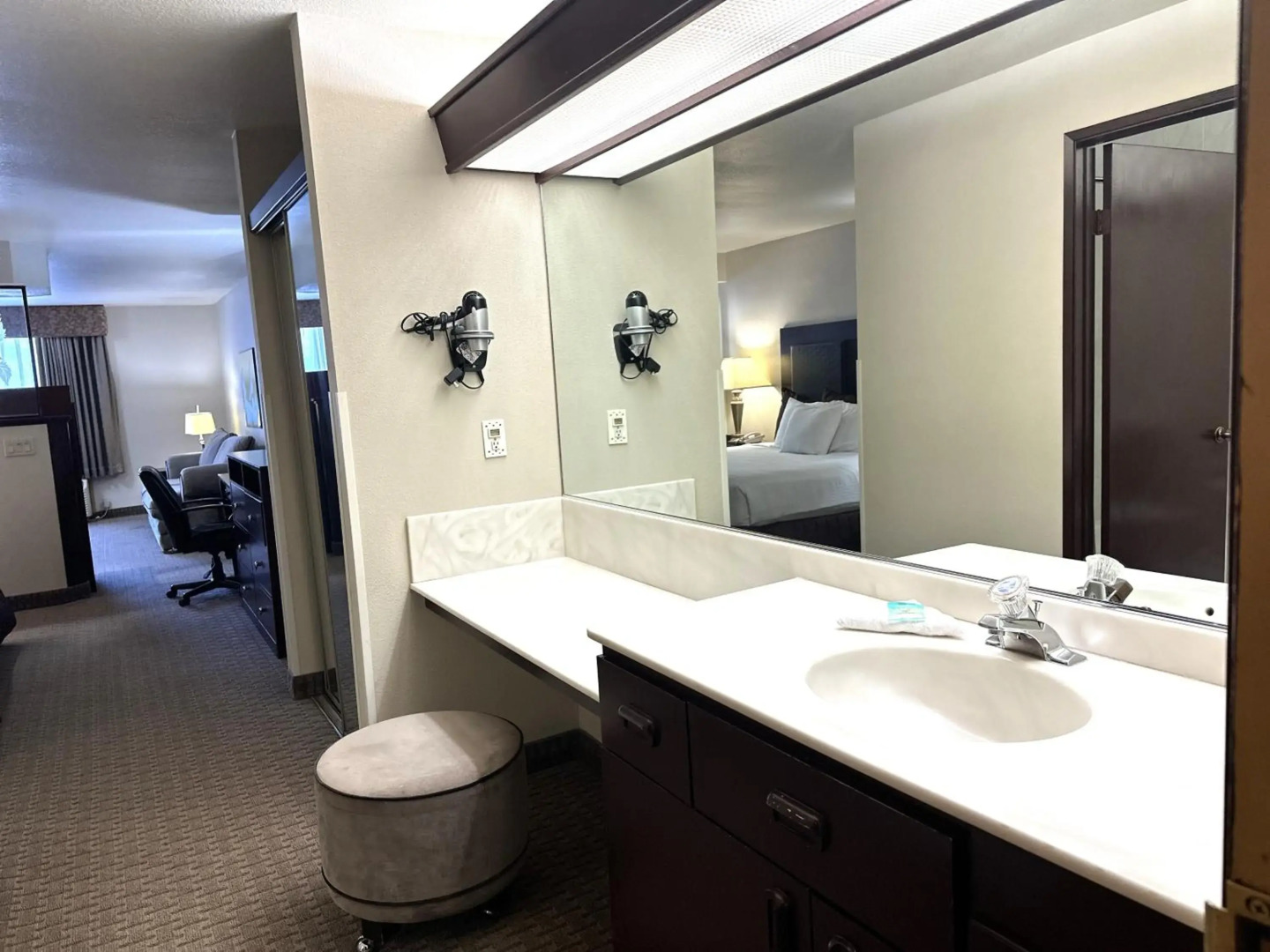 Sojourn Suites Portland Airport