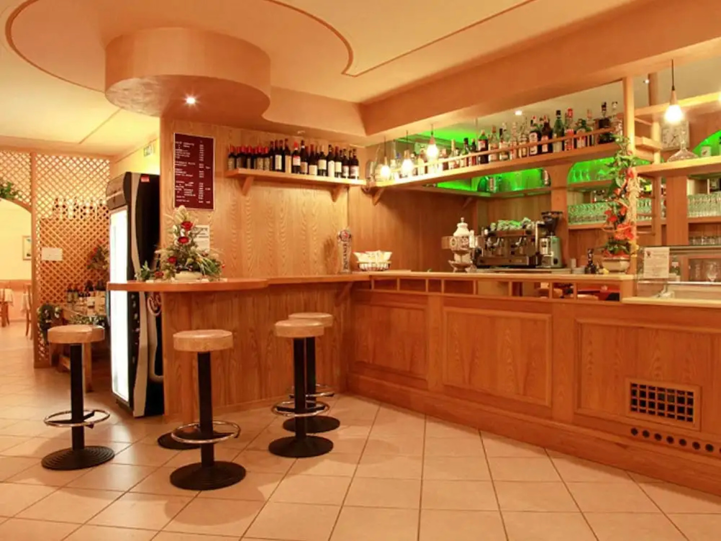 Lake Garda, Beautiful Residence Features Many Facilities