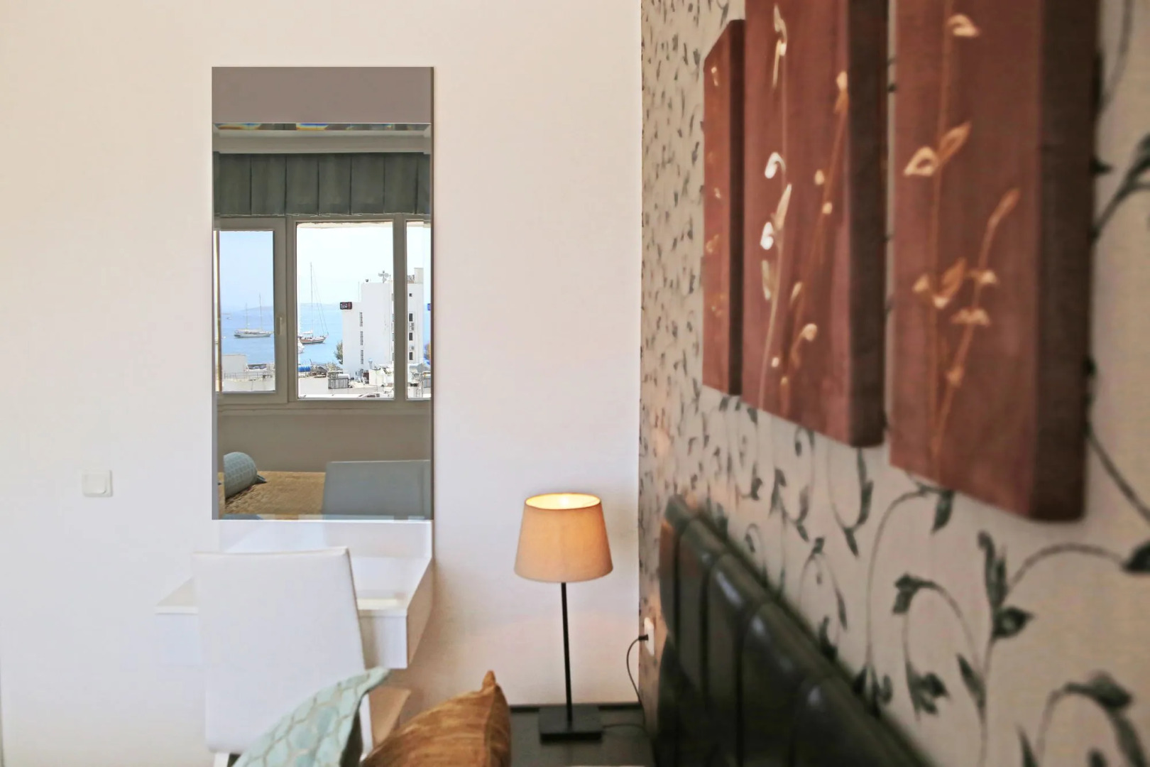 7. Art Feslegen Hotel