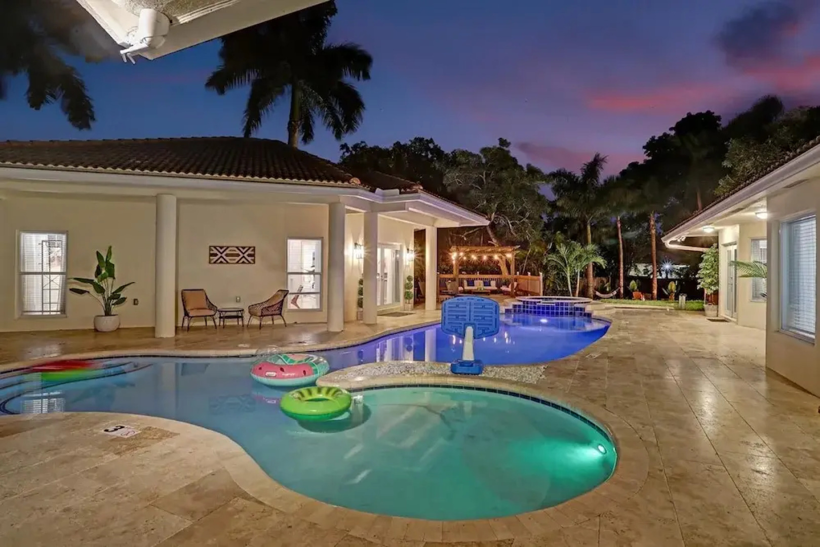 The Grand Luxe 8BR Villa w Pool and Basketball