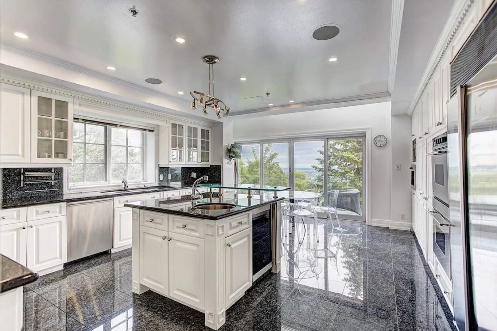 Luxury 5BR & Pool Home in Westmount MTL