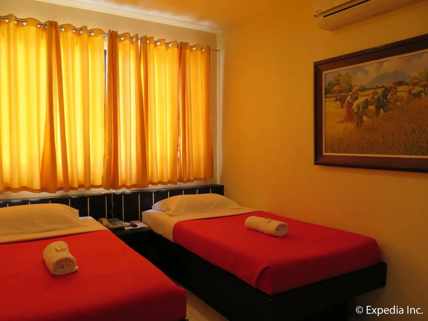 Royale House Hotel Davao powered by Cocotel
