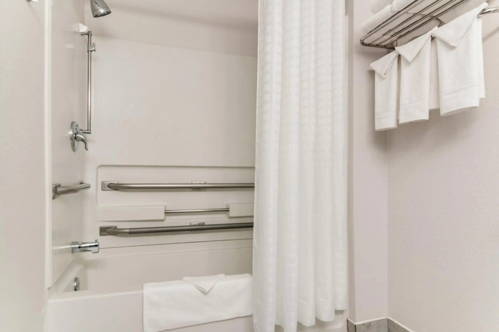 American Inn Suites Detroit Metro Airport