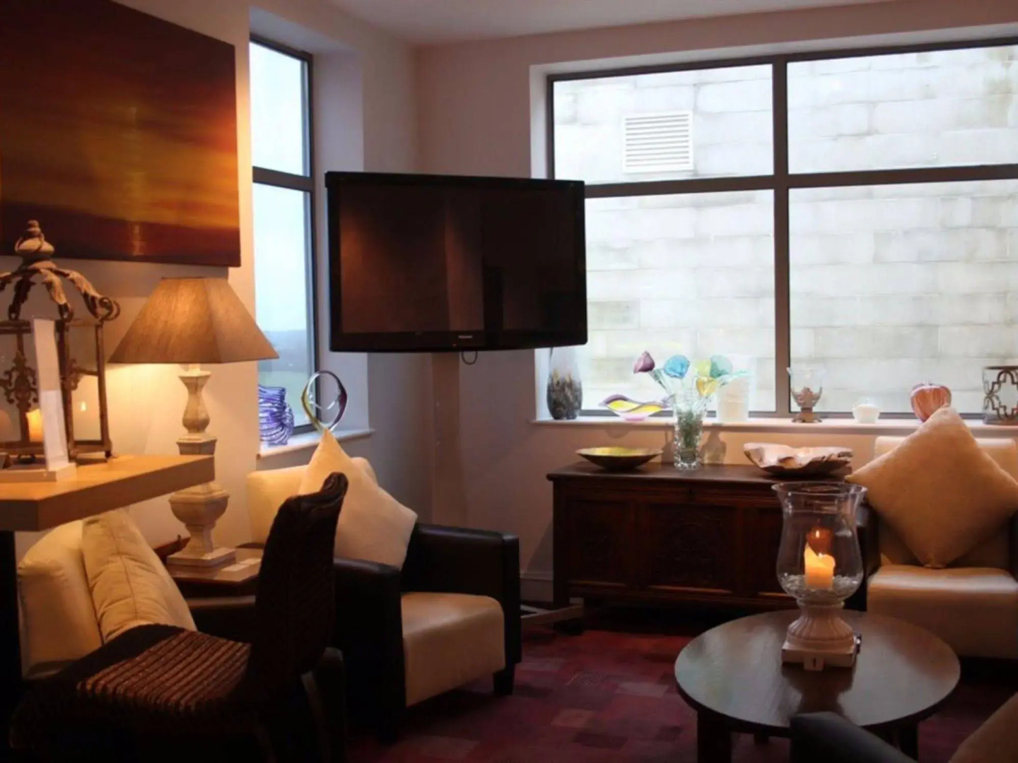 Admiralty Hotel & Restaurant