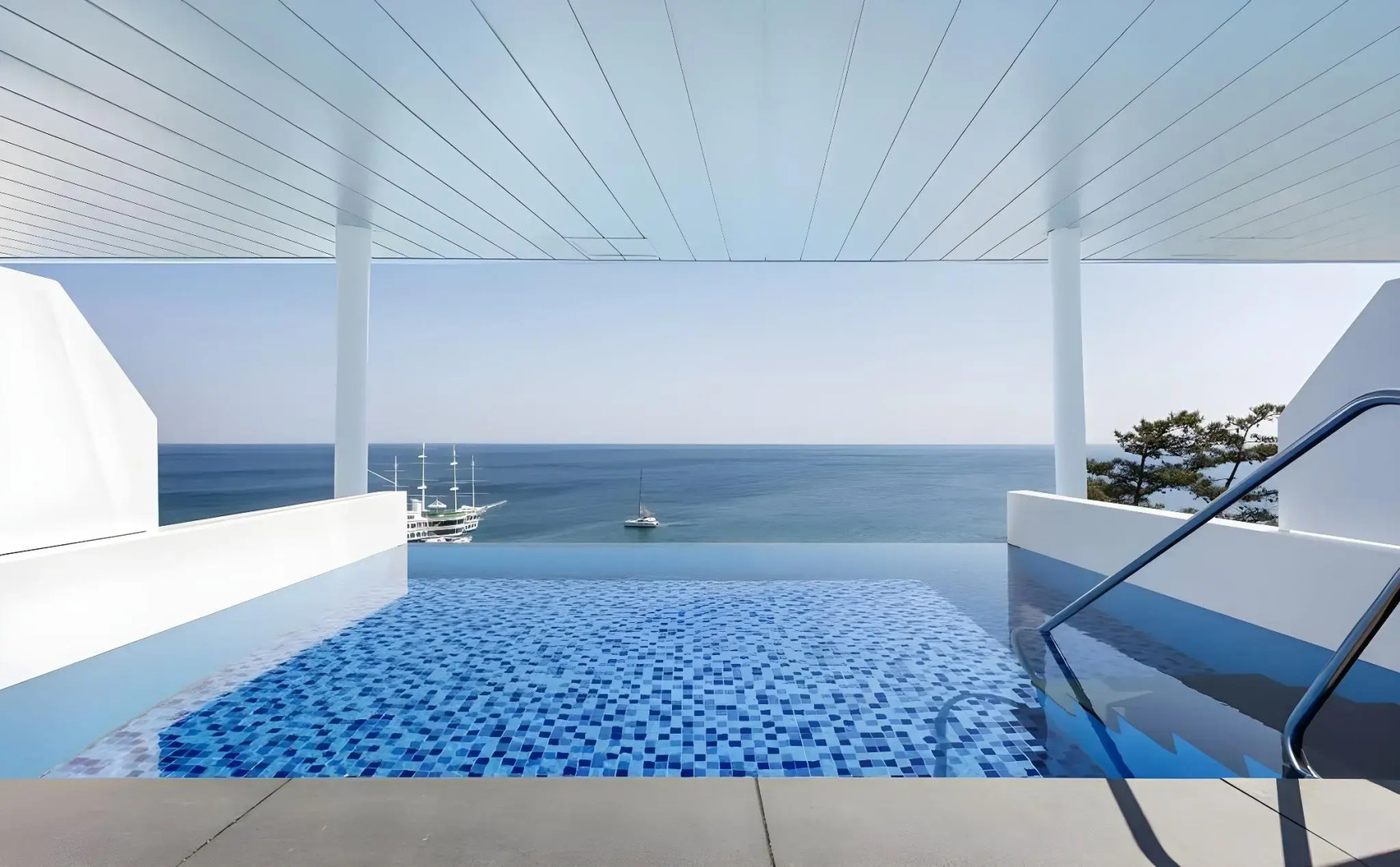 Sun Cruise Resort and Yacht