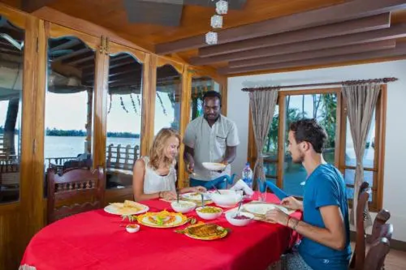 Abad Premium House Boat