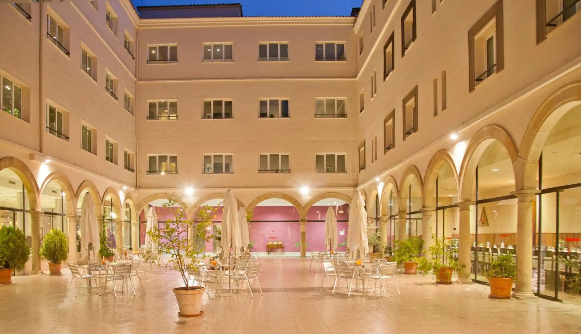 Отель TRH Ciudad de Baeza