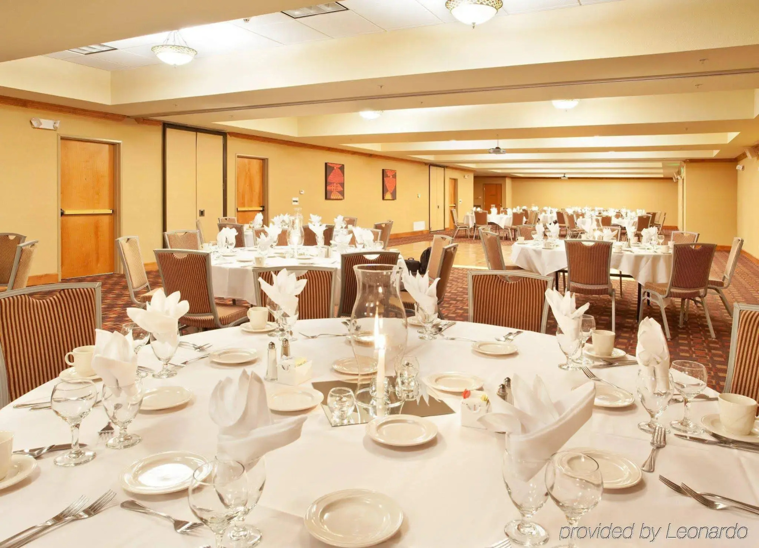 Holiday Inn & Suites Oakland Airport by IHG