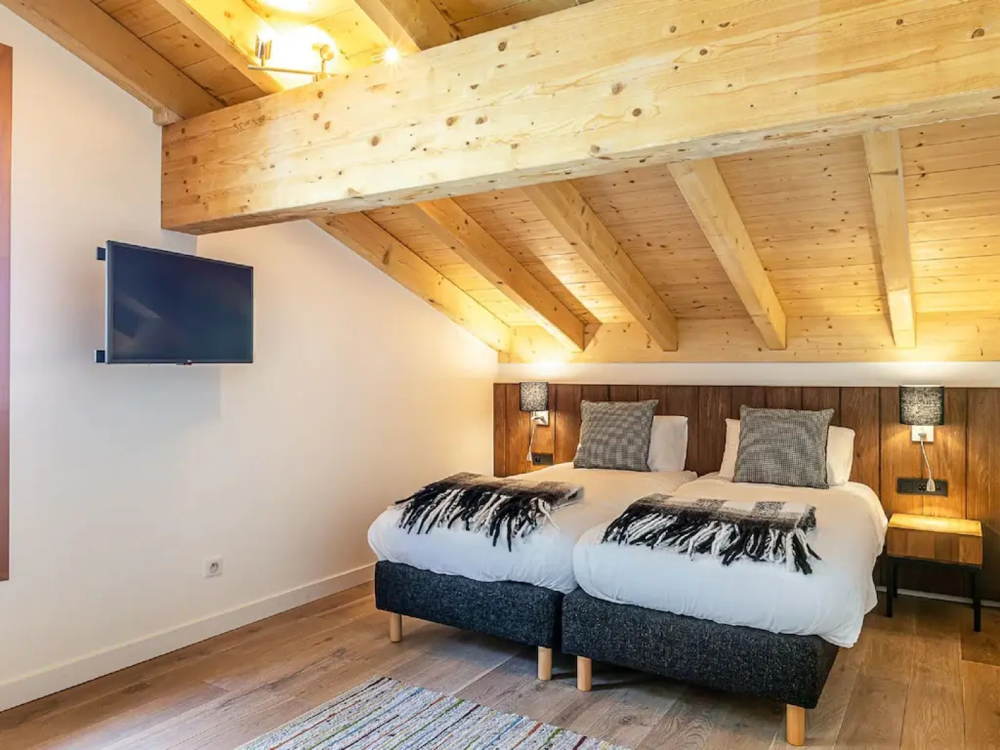 Penthouse with private sauna and wine climate cabinet