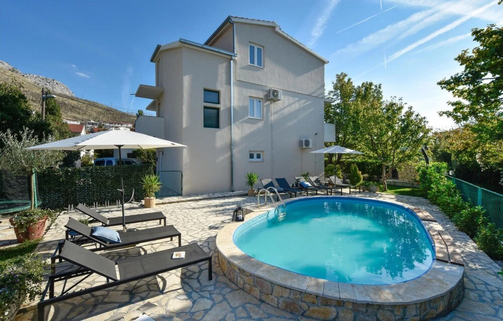 Beautiful Home in Zrnovnica With Wifi and 3 Bedrooms