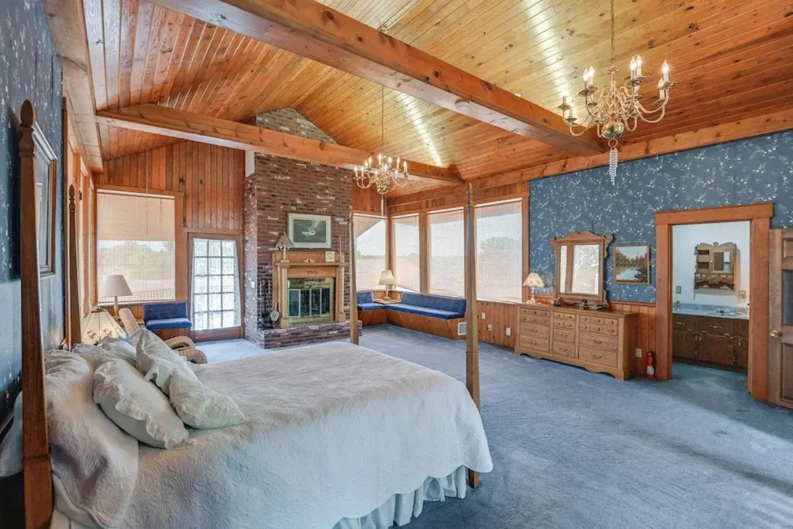 Walk to Lawrenceburg Square: Home for Large Groups