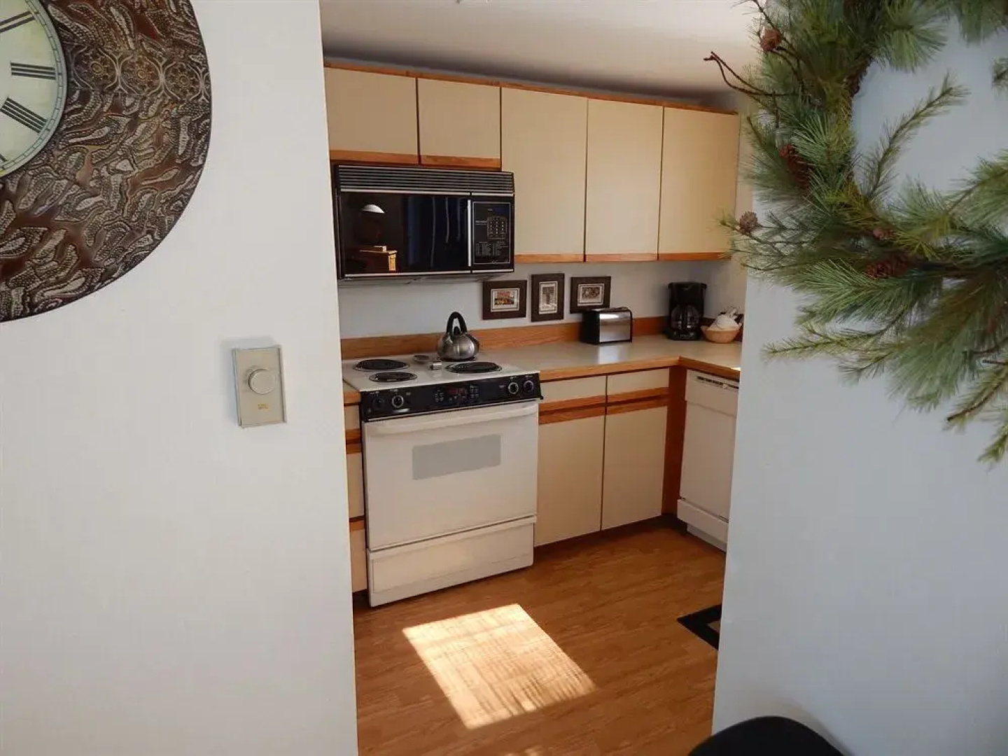 Crestview Condominium's