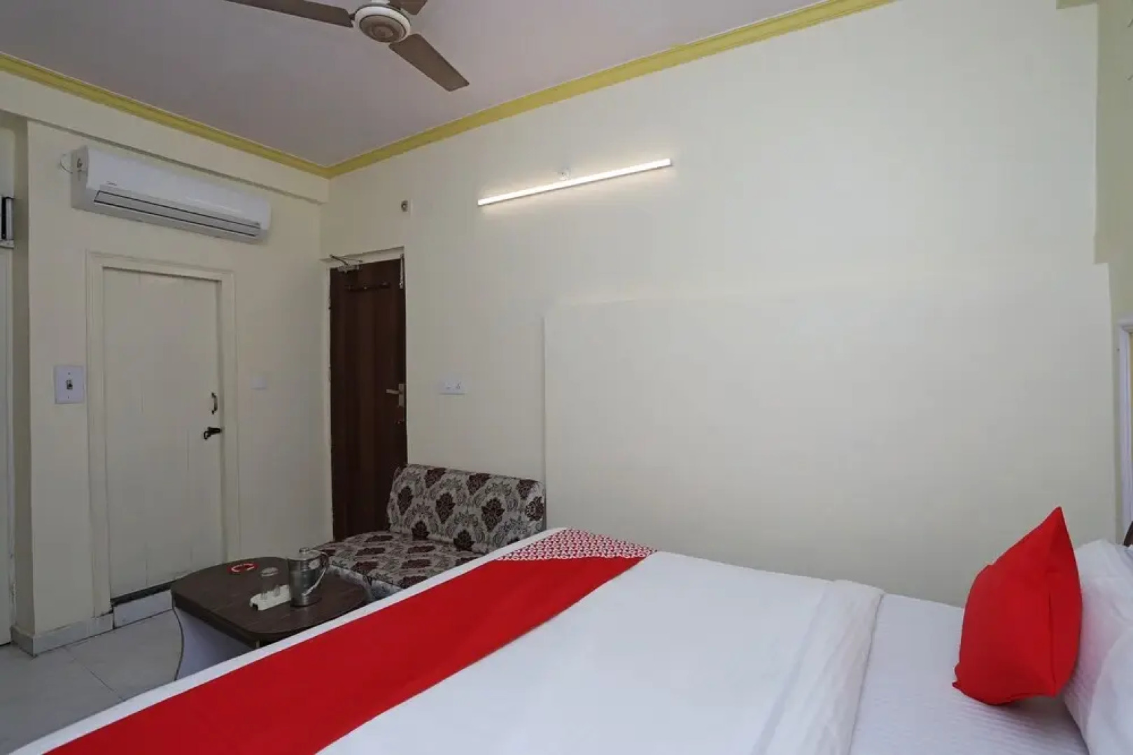 OYO 19804 Hotel Geet International