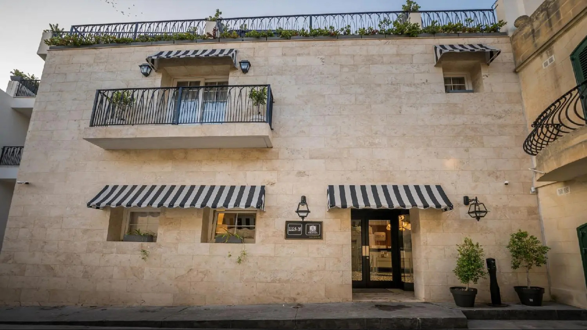 HOLM Boutique &Spa - IK Collection