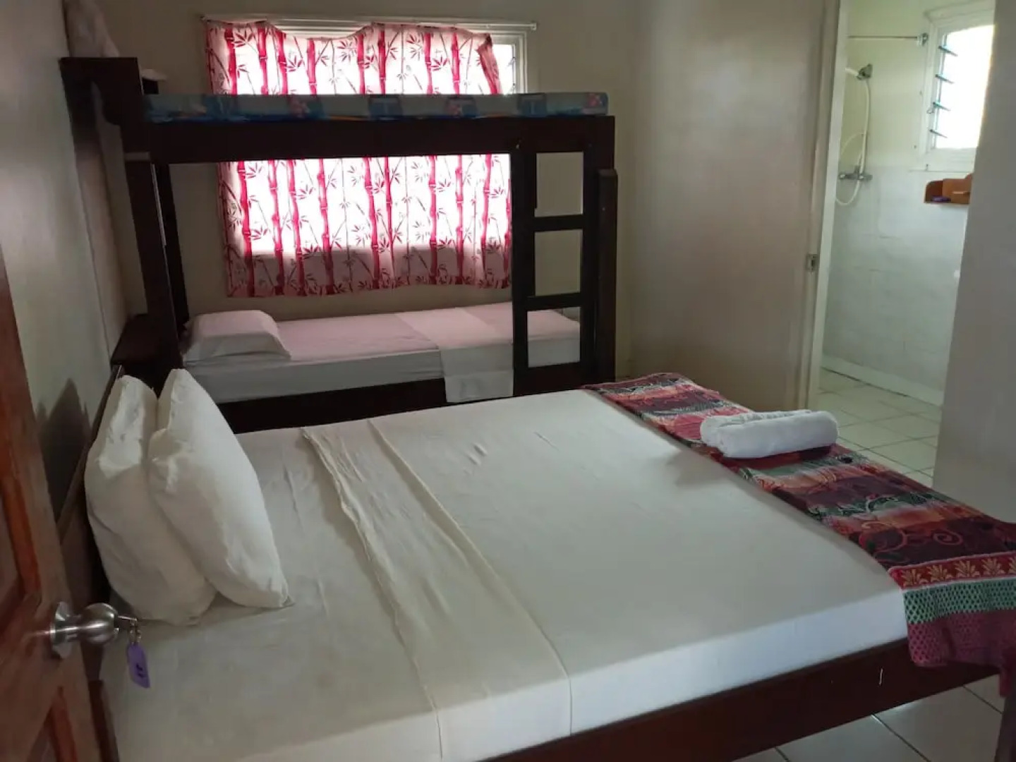 Tropicana Motel & Backpackers