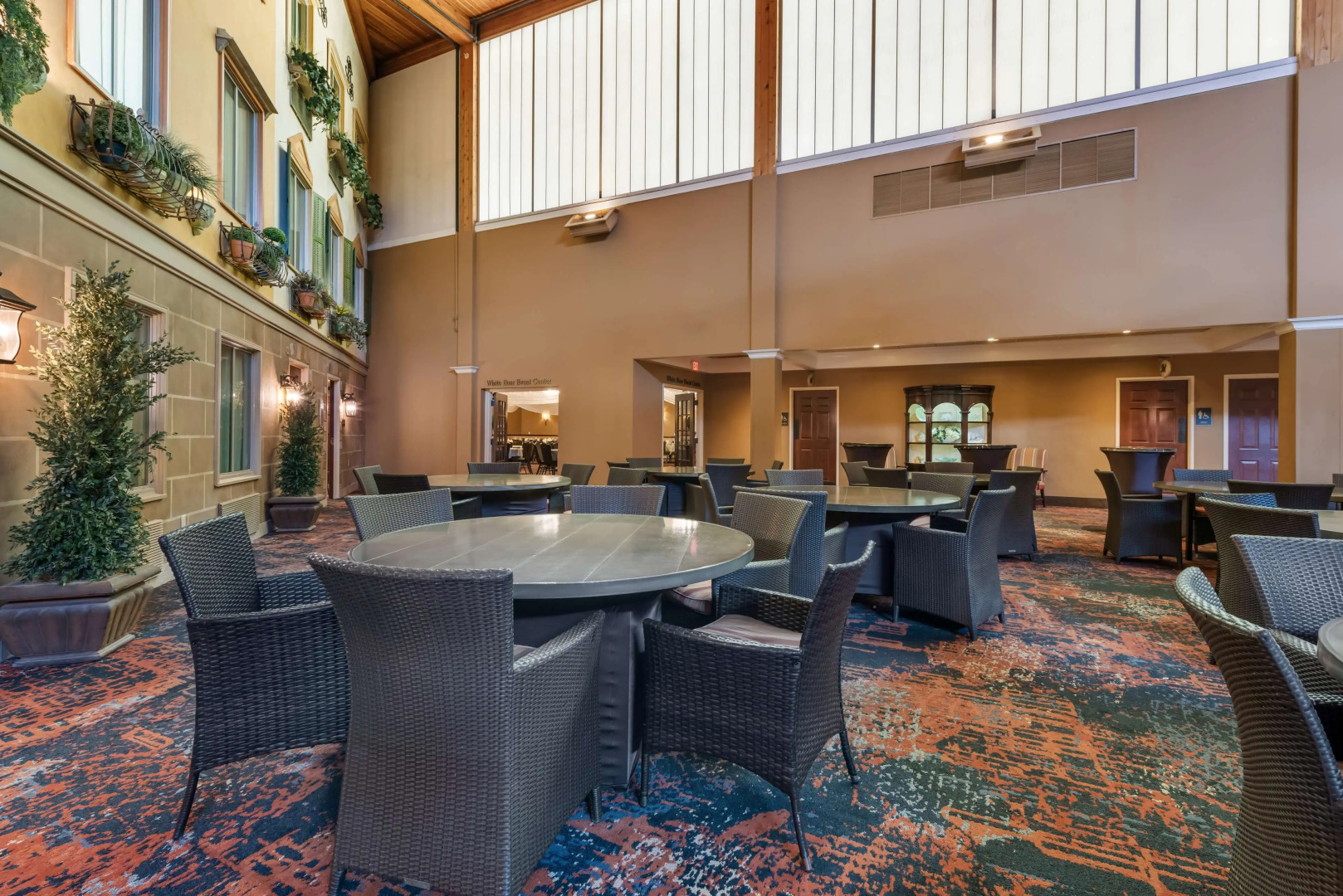 Best Western Plus White Bear Country Inn