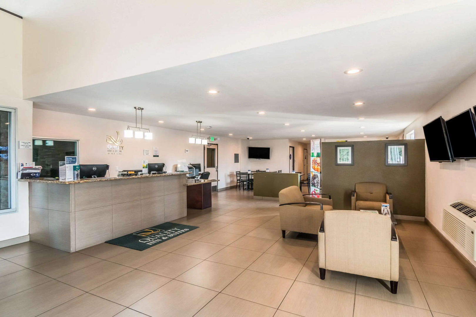 Quality Inn & Suites near Downtown Bakersfield