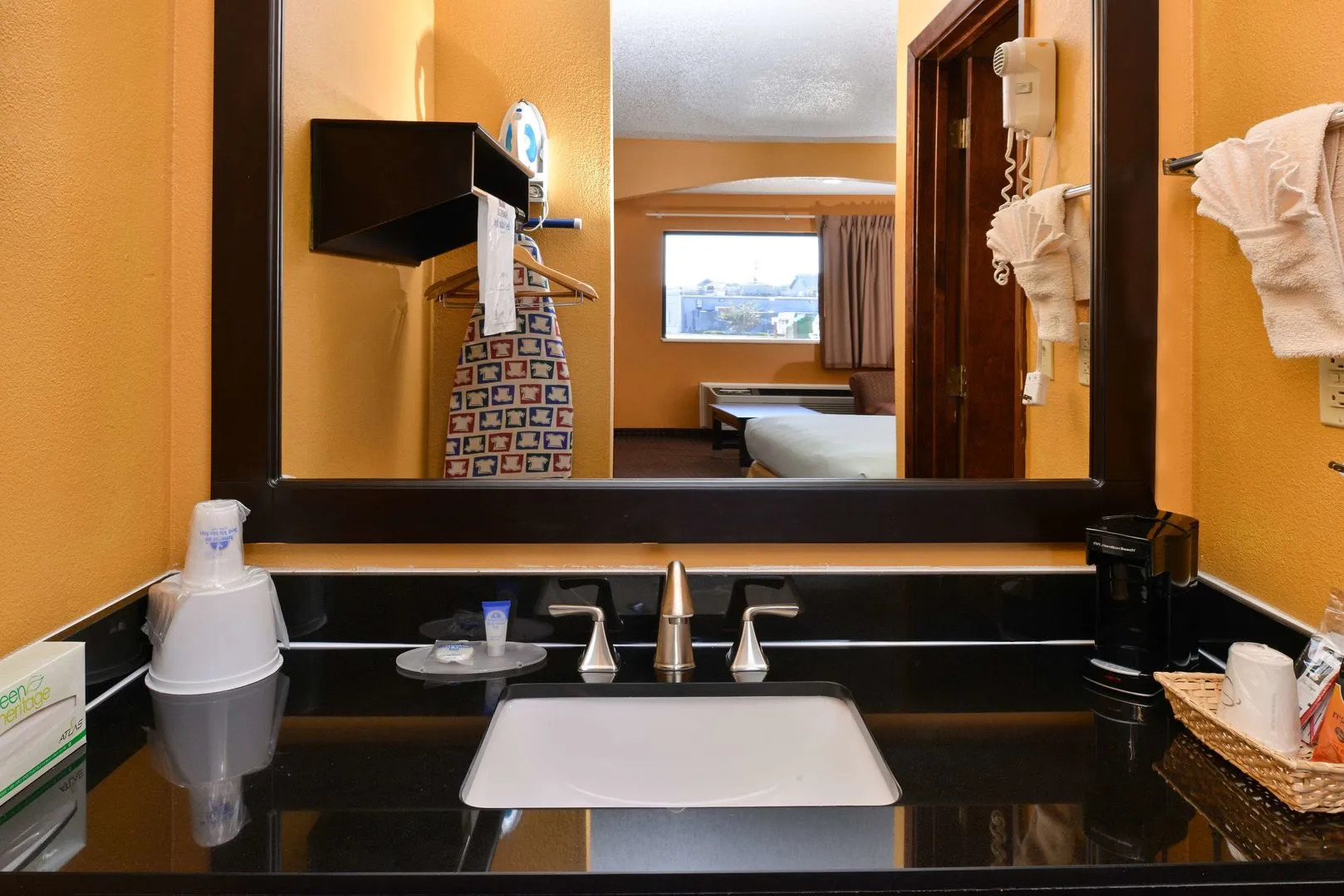 Days Inn & Suites by Wyndham Byram