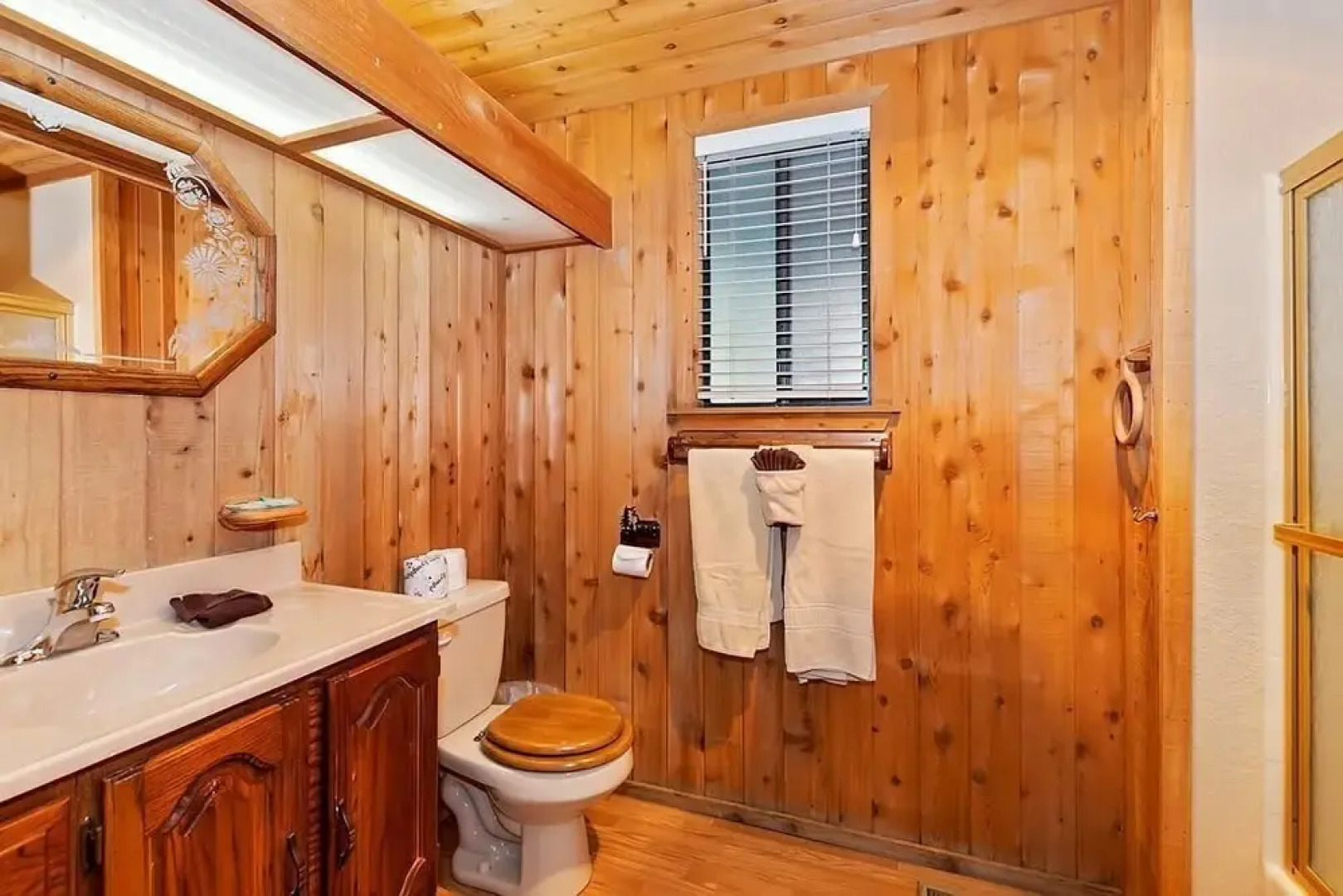 034 Menlo Suite Cabin