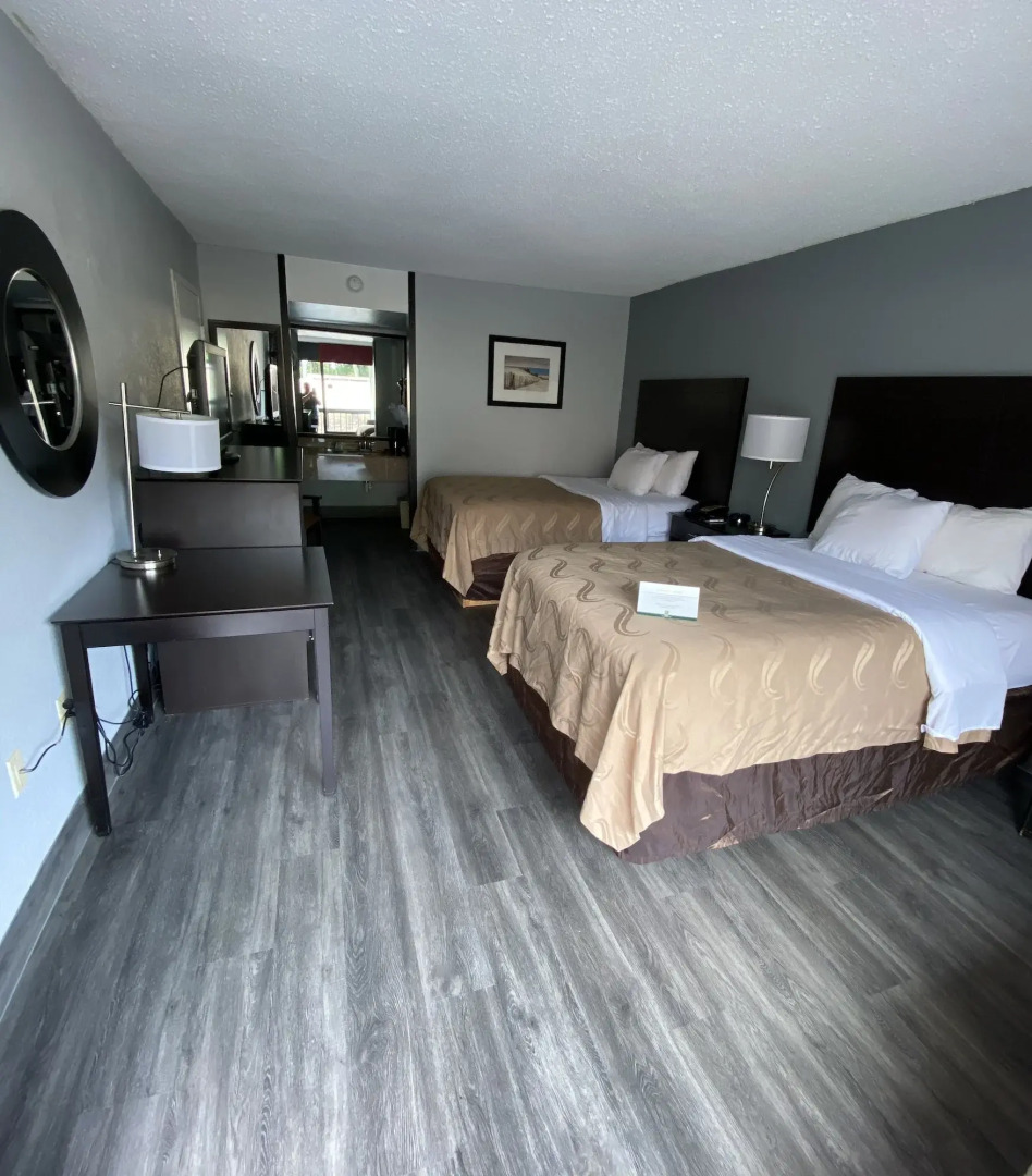 Quality Inn & Suites Gulf Breeze Bayside near Pensacola Beach
