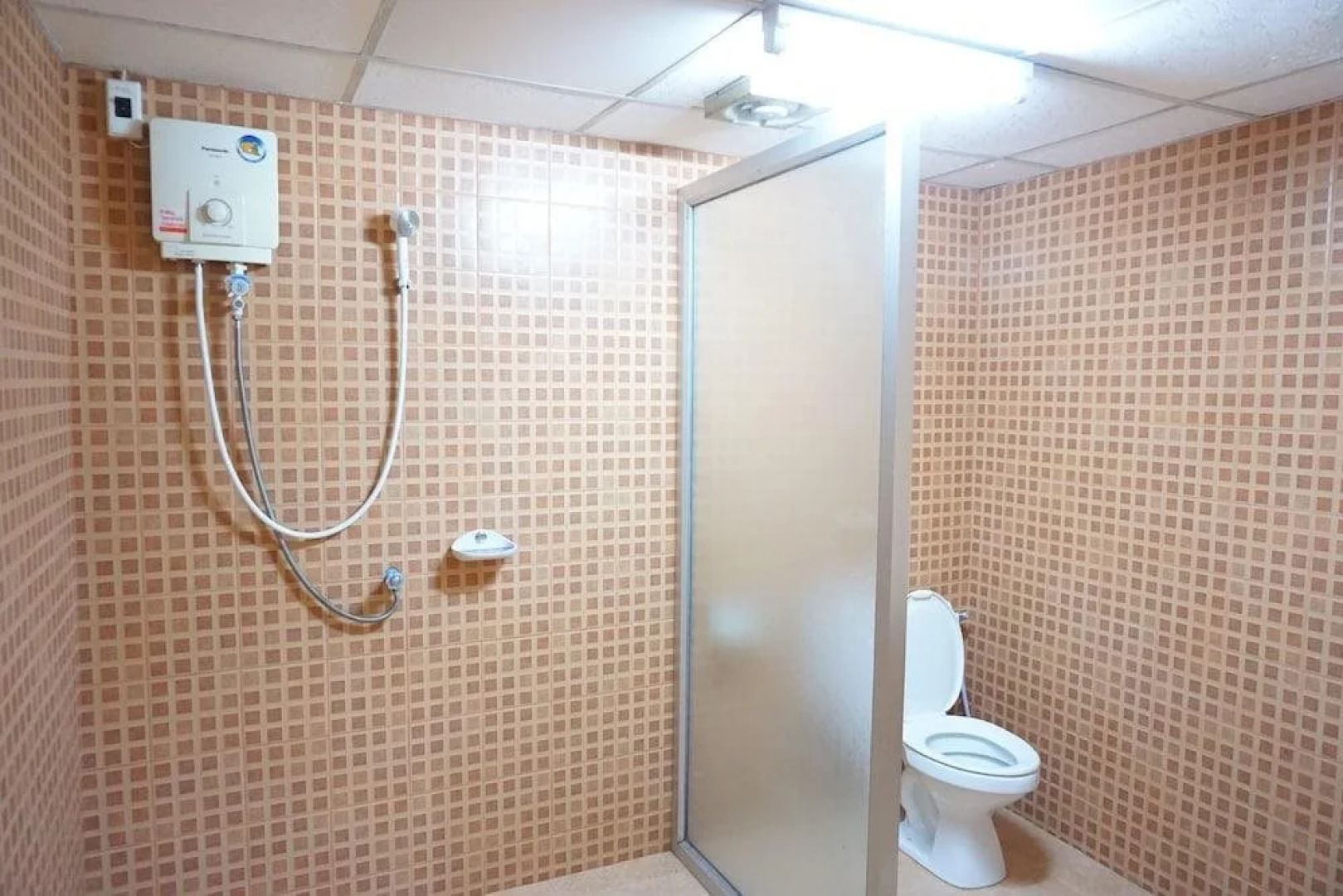 Na Thammachart Hotel