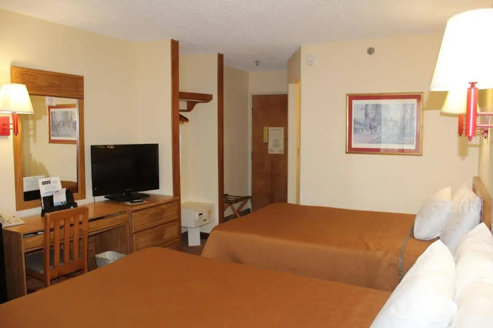 Travelodge by Wyndham Perry National Fairgrounds Area I-75