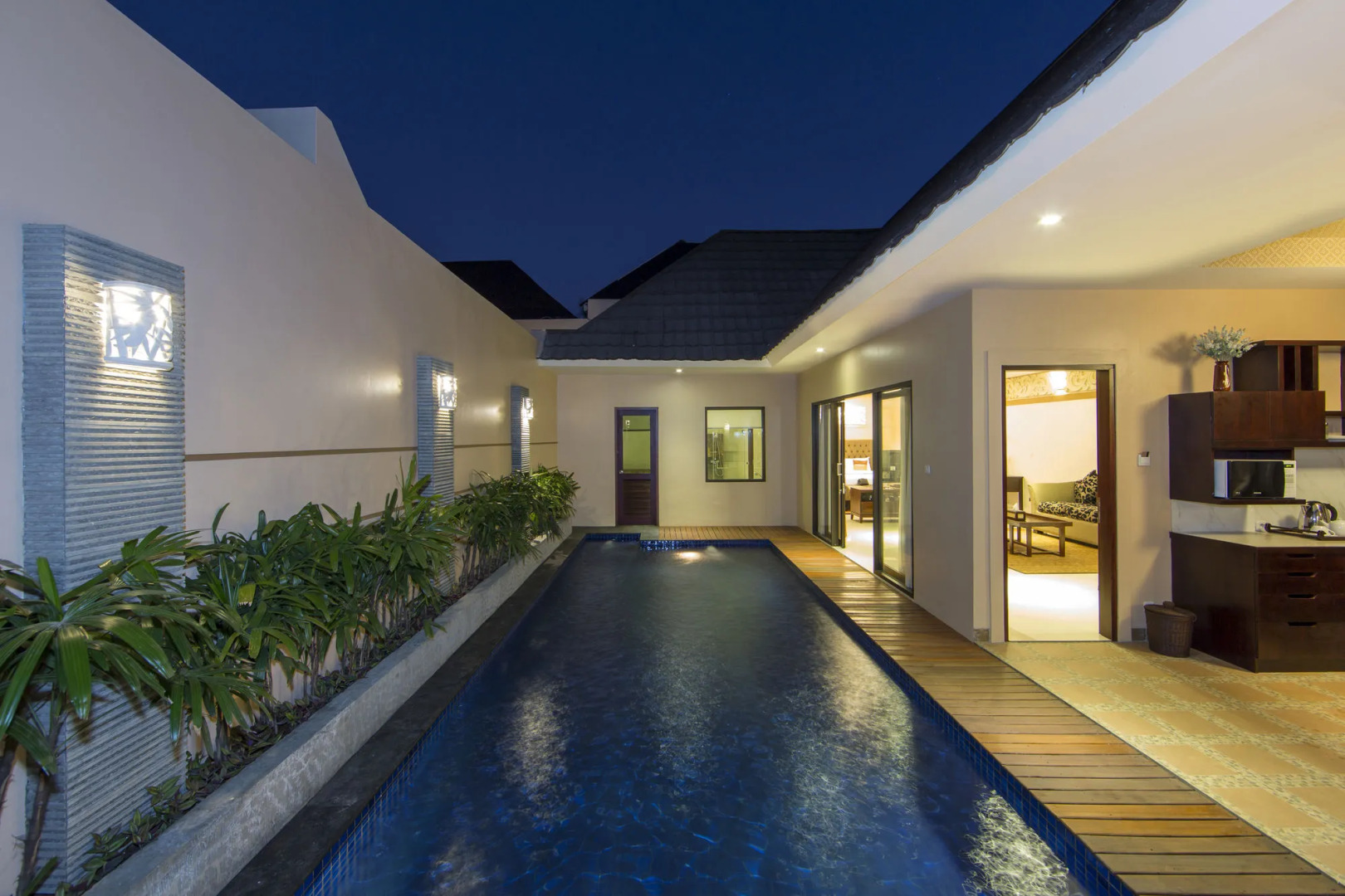 Flamingo Dewata Suite