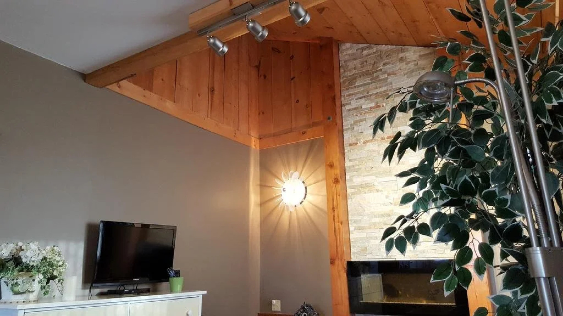 Duck Pond Bed & Breakfast Cottage