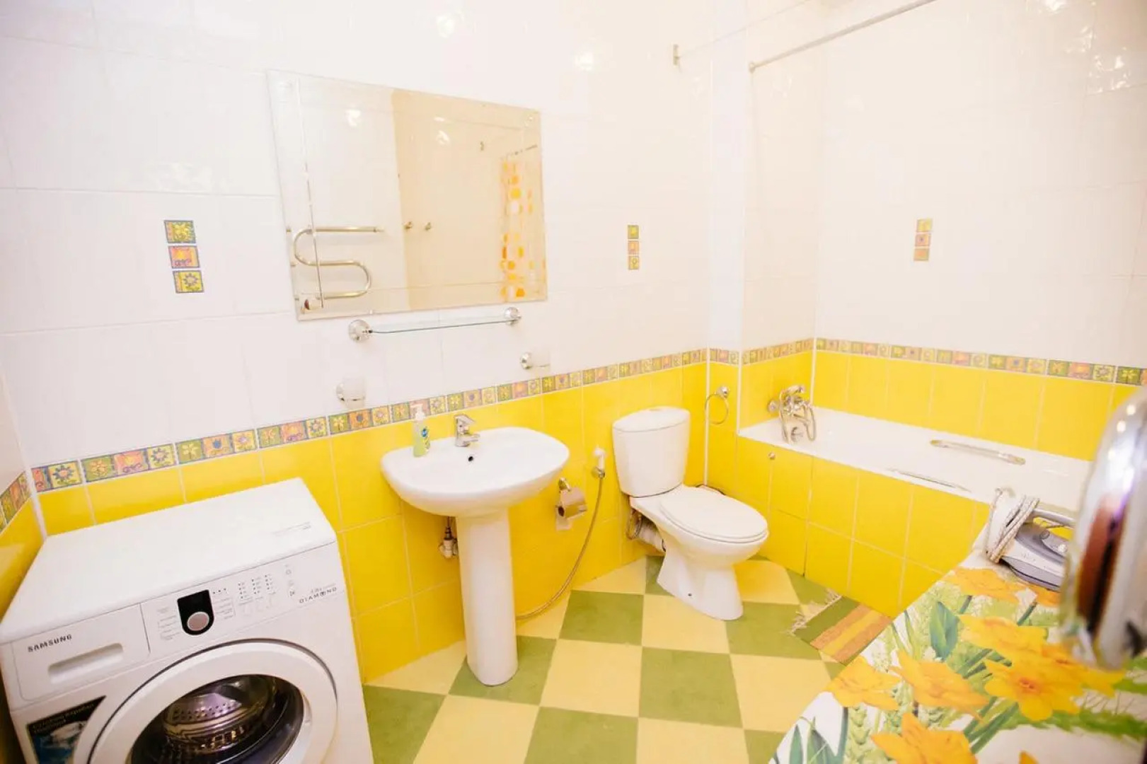 ЖивиТУТ на проспекте Комсомольский 40