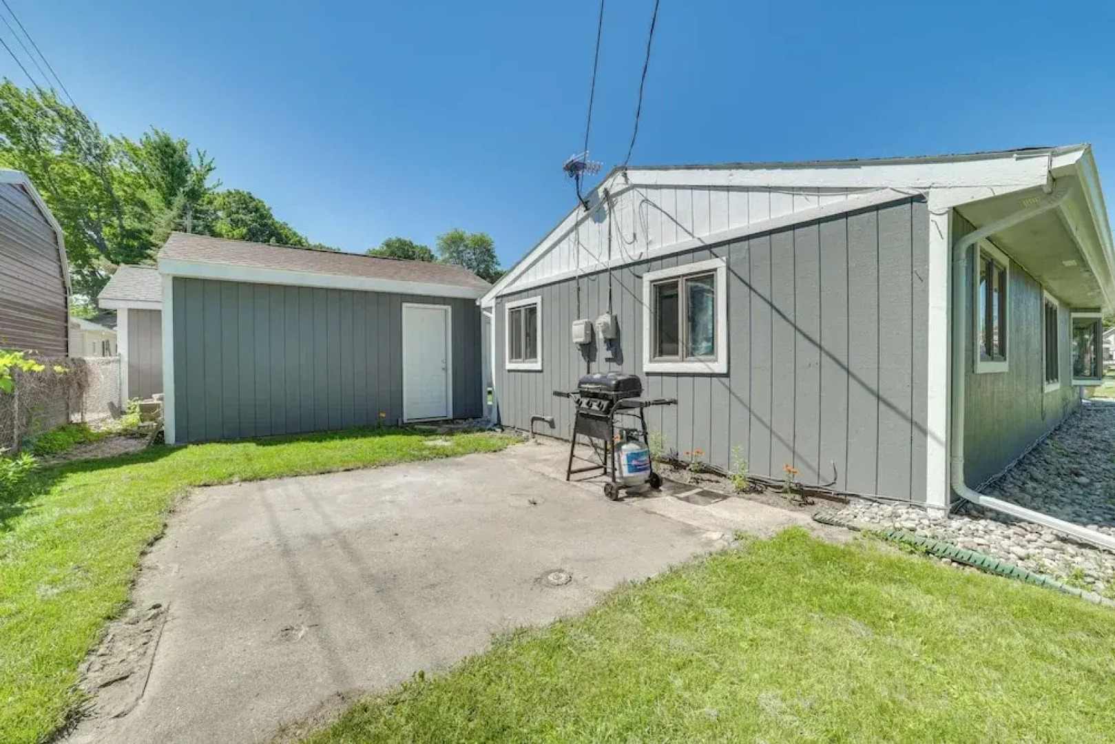 Houghton Lake Cottage w/ Patio: Walk to Waterfront