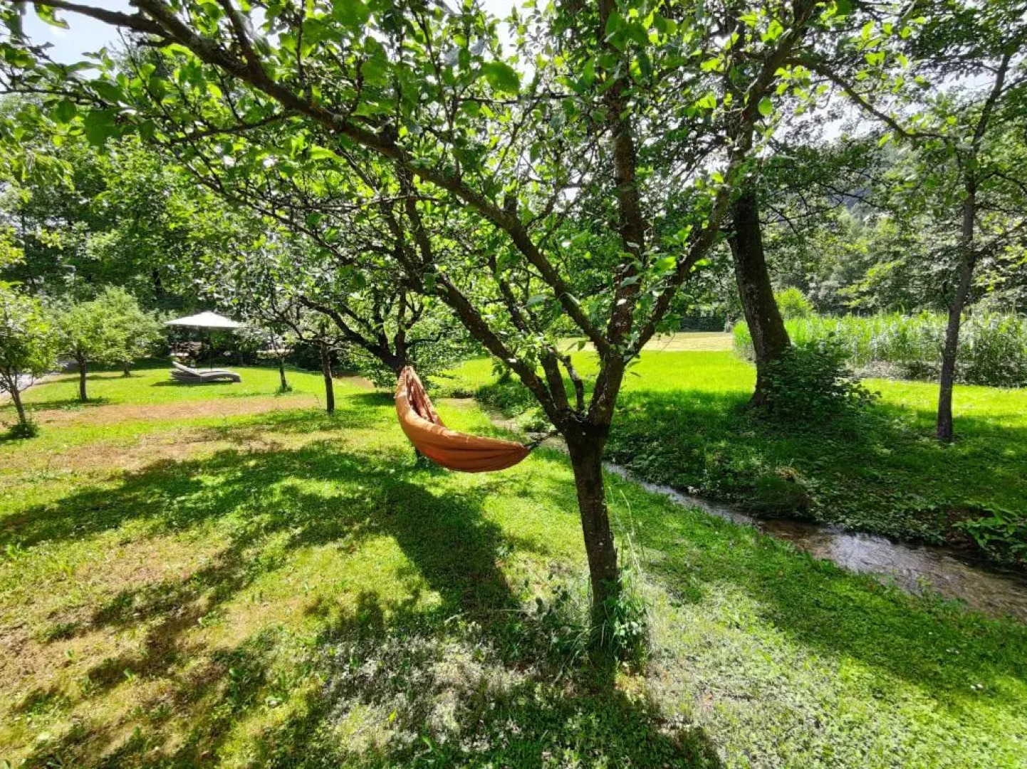 Apartments & Rooms Sebanc by Lake