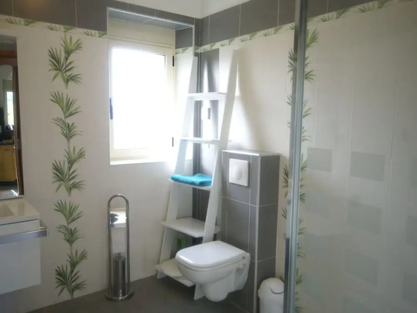 Modern Holiday Home with jacuzzi in Brousse-le-Chateau