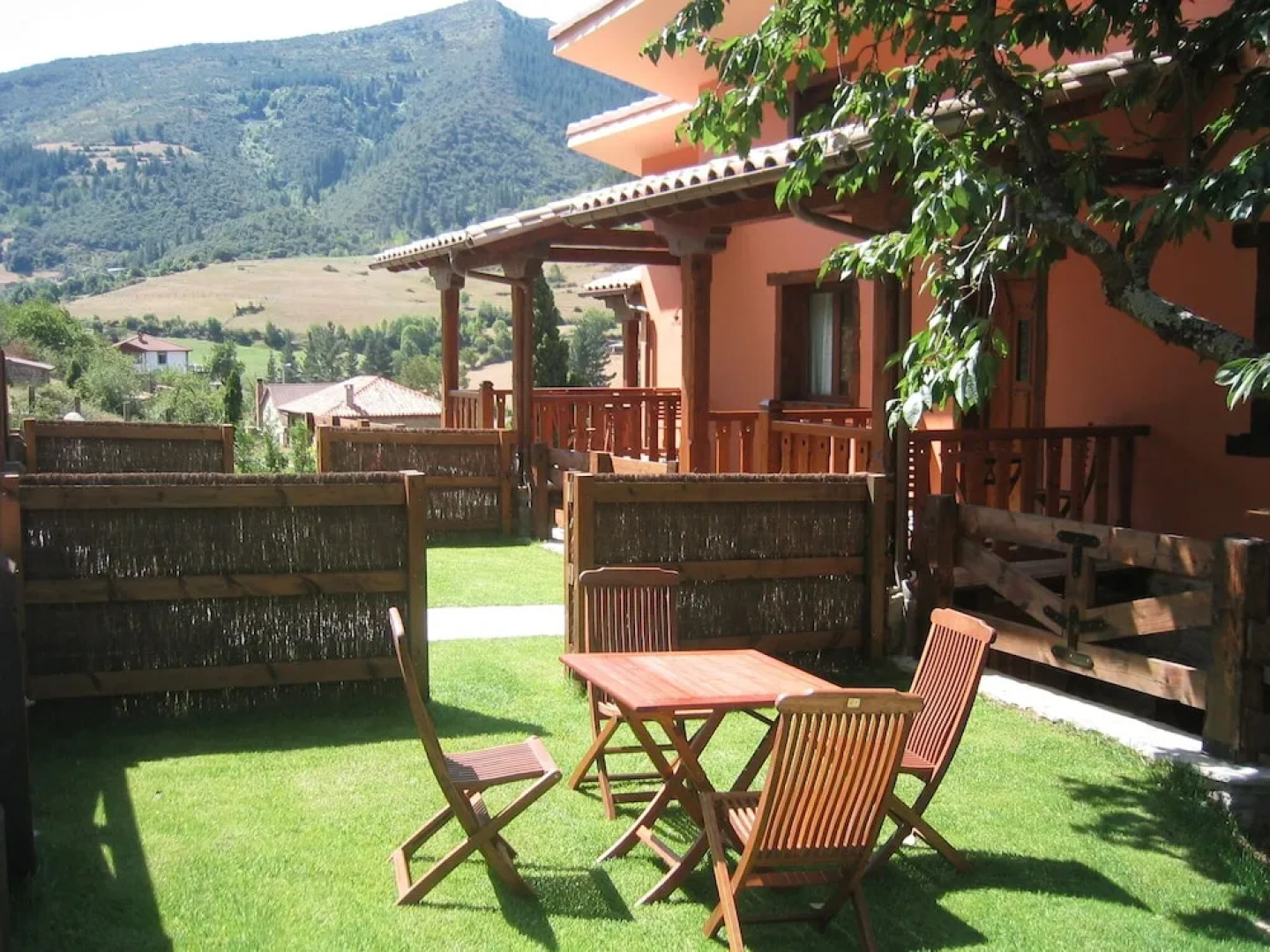 Apartamentos La Montaña