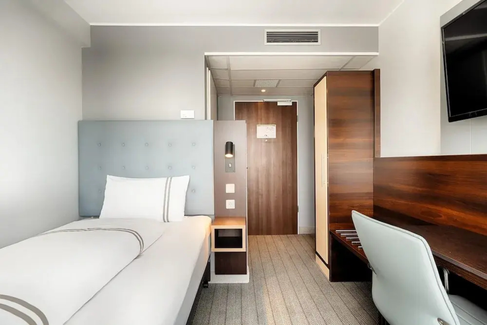 Отель Premier Inn Koeln City Centre