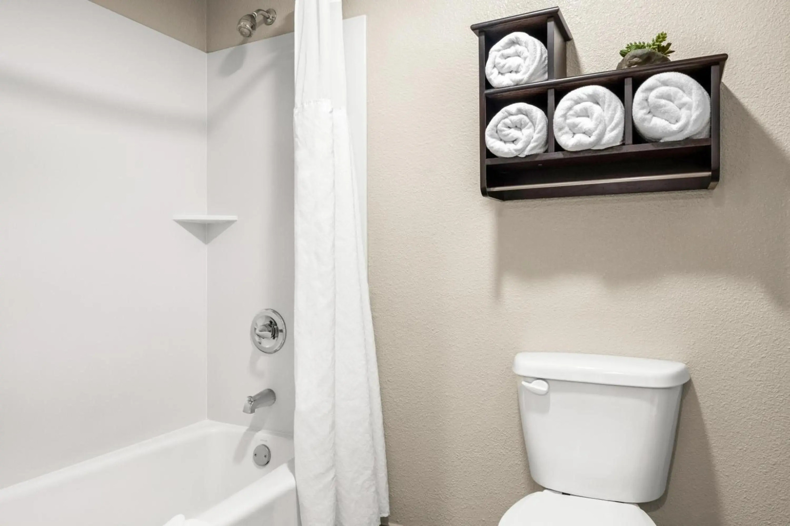 Yosemite Southgate Hotel & Suites