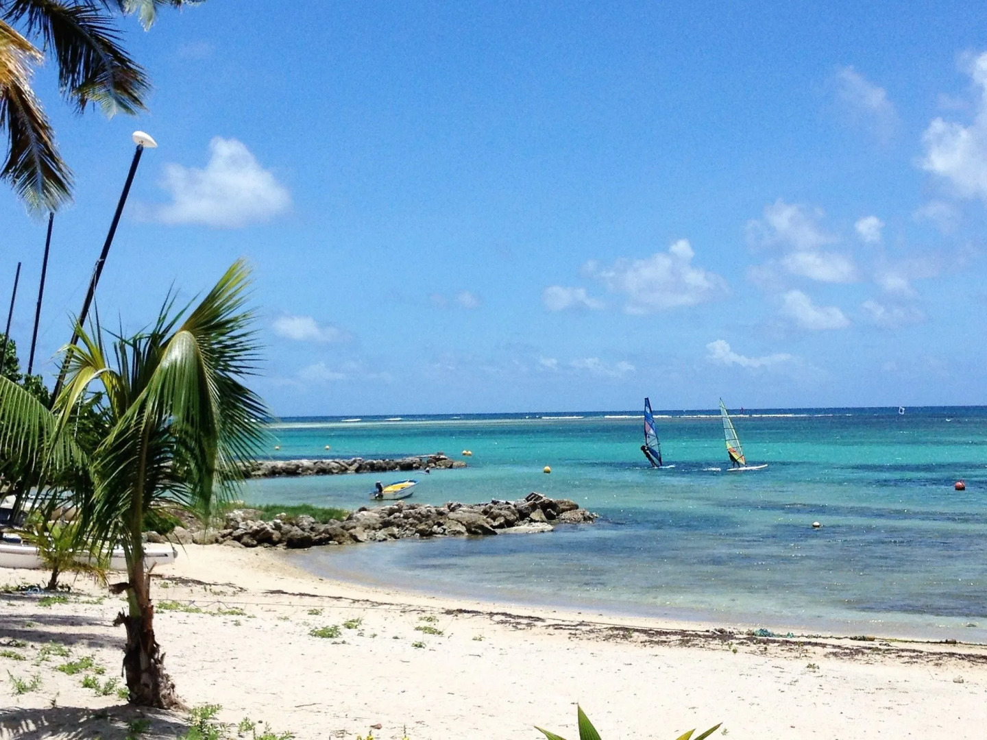 Ti. Maanga vue mer et pieds dans l'eau