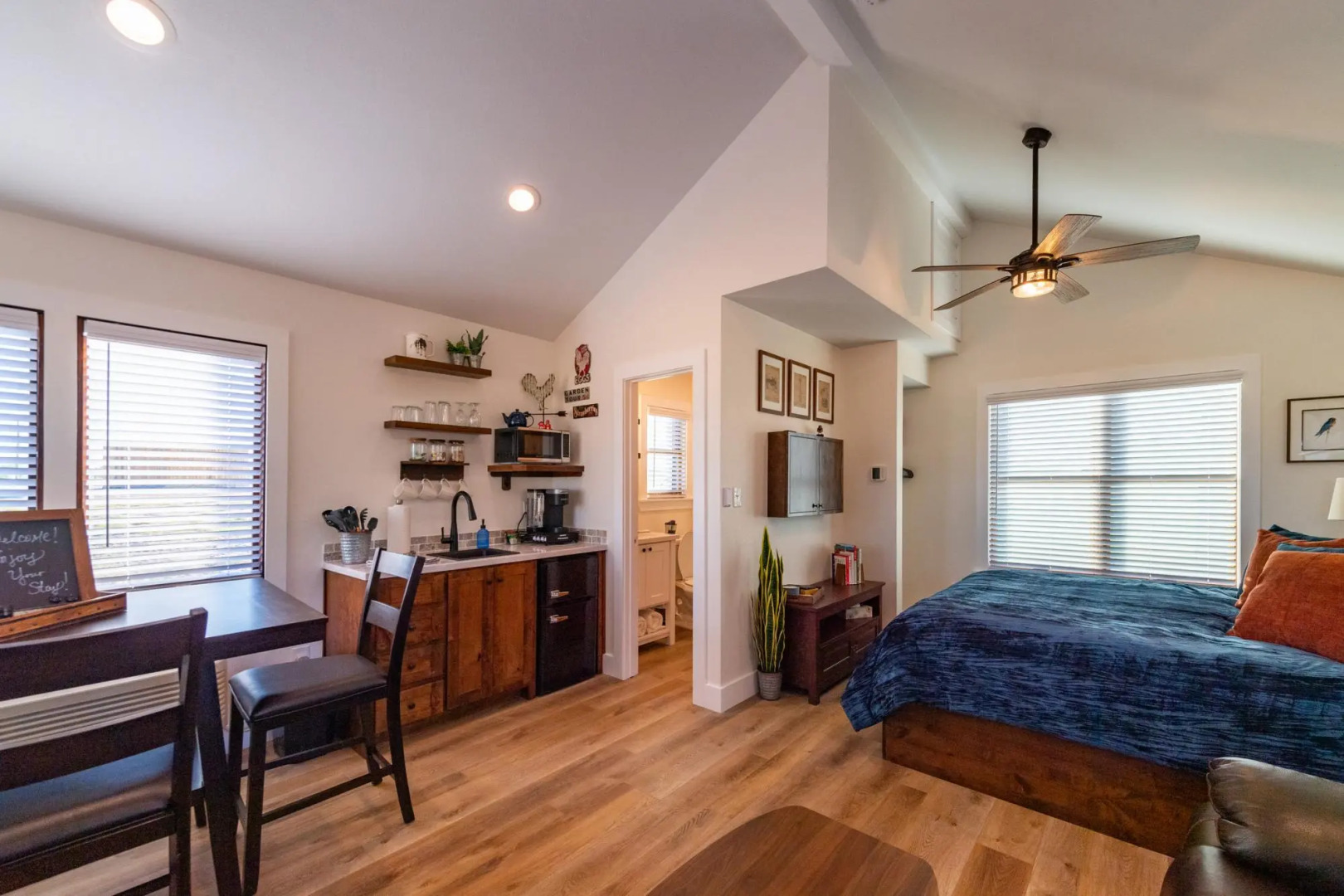 The Barn Swallow Cabin 15MIN to Magnolia & Baylor