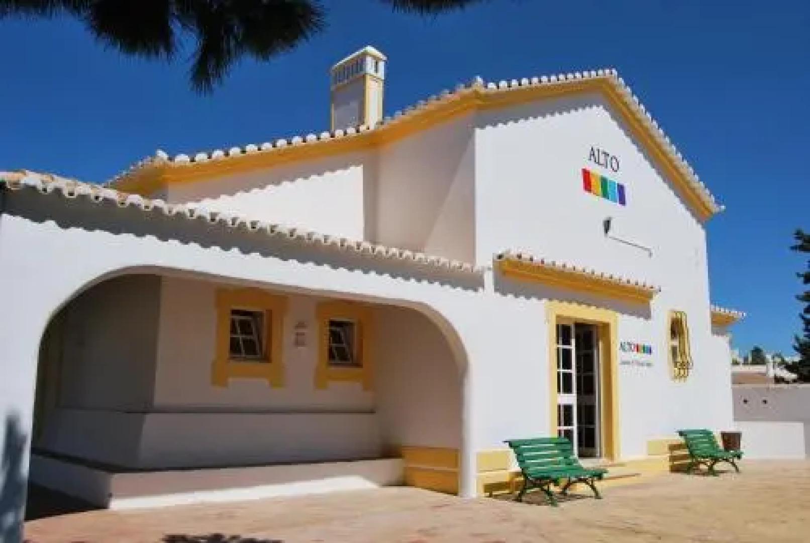 Alto Club Apartments