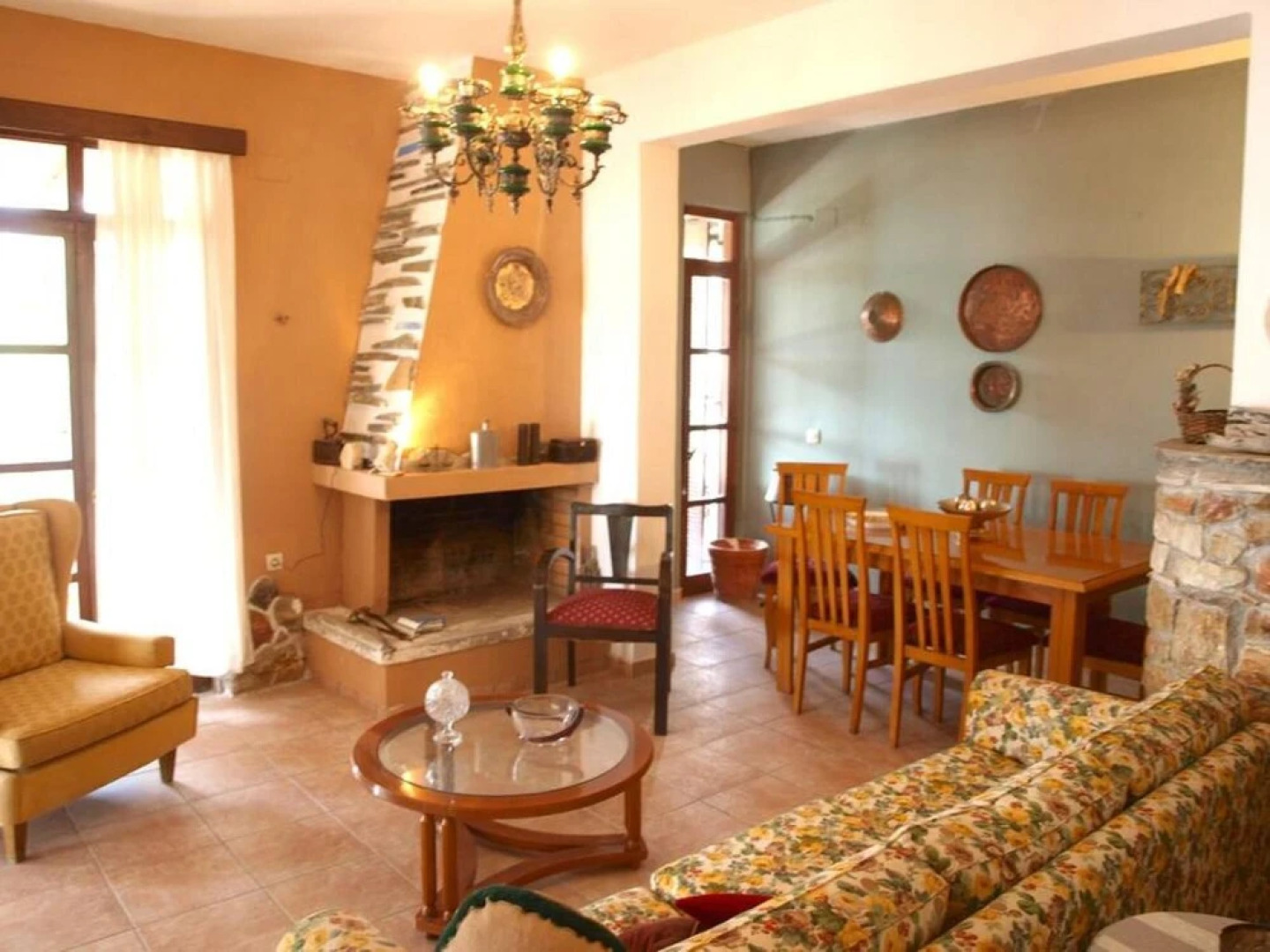 Alonaki Seafront Cottage